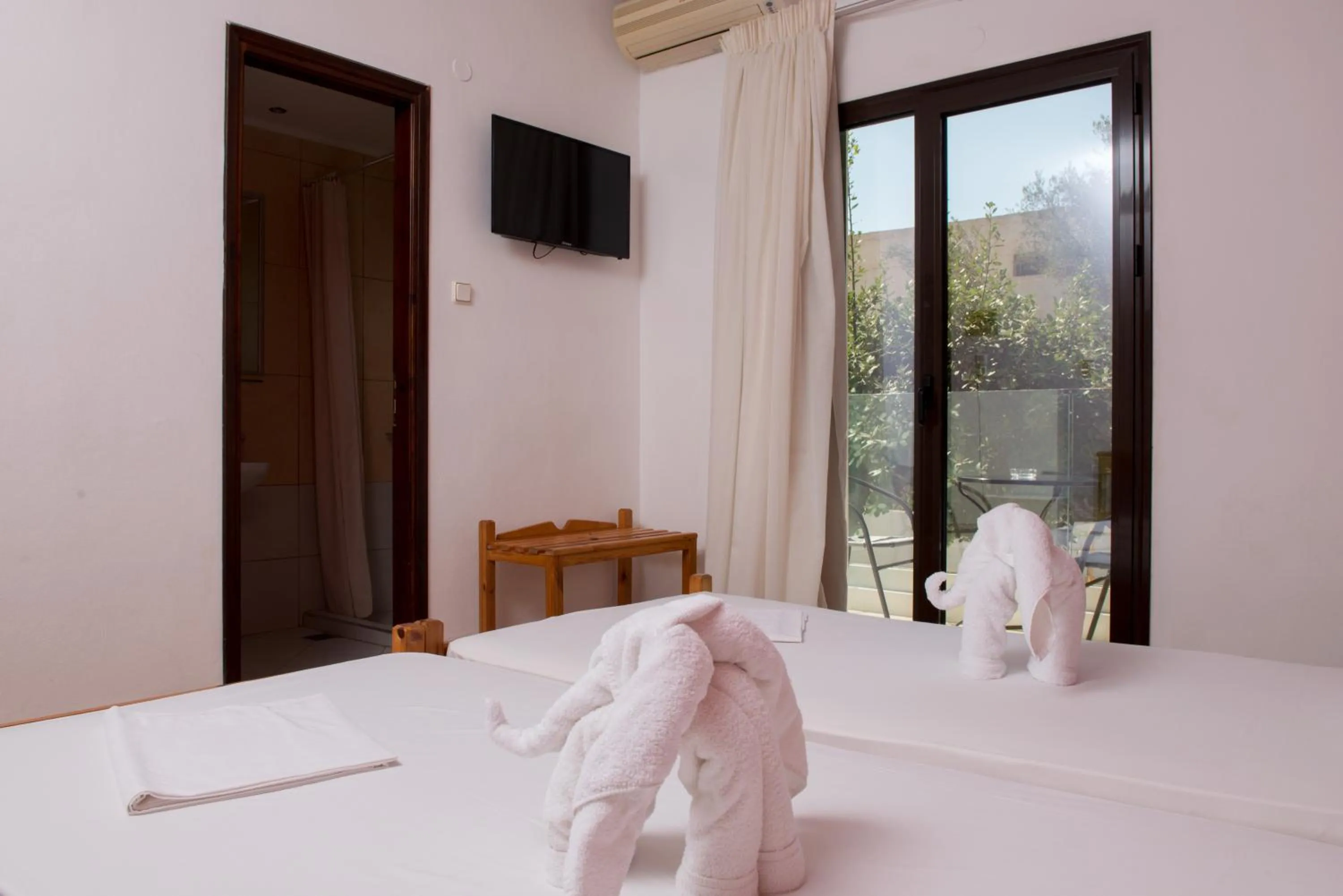 Photo of the whole room in Paradise Matala Hotel