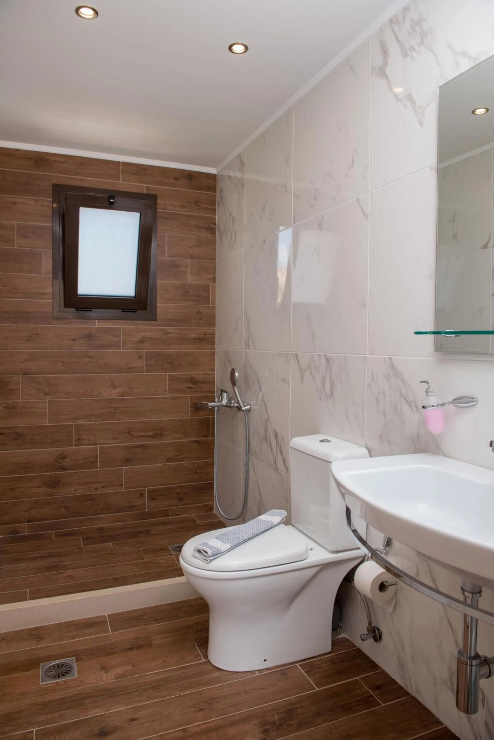 Bathroom in Paradise Matala Hotel