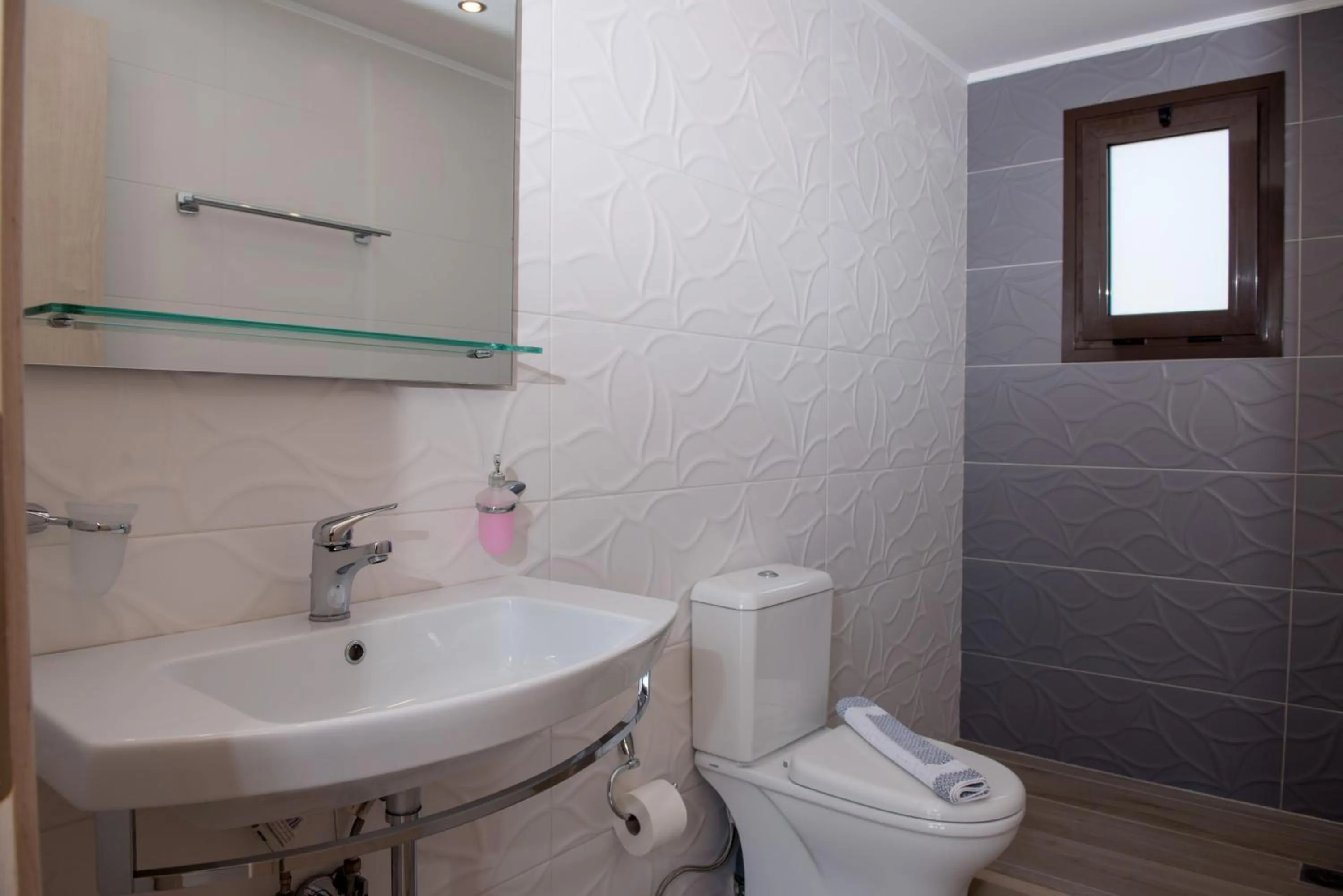 Bathroom in Paradise Matala Hotel