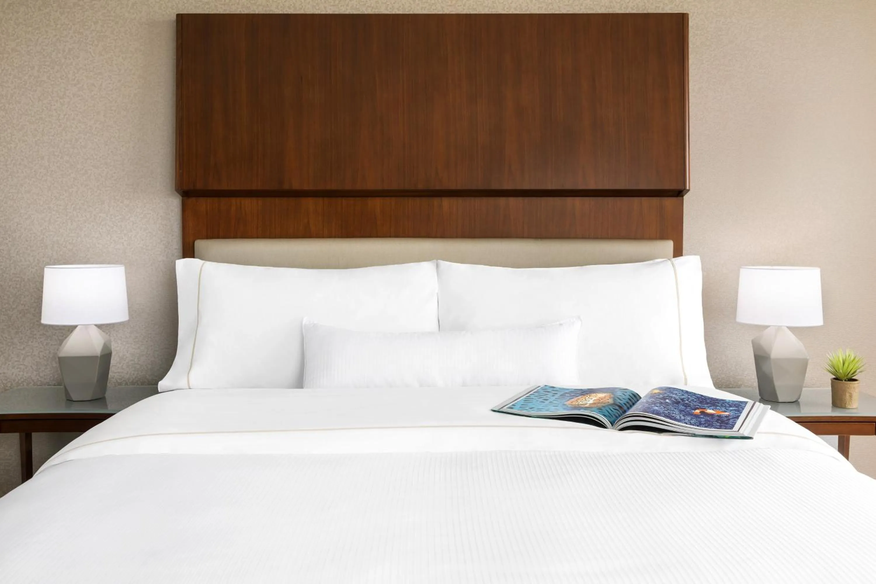 Photo of the whole room, Bed in The Westin Long Beach