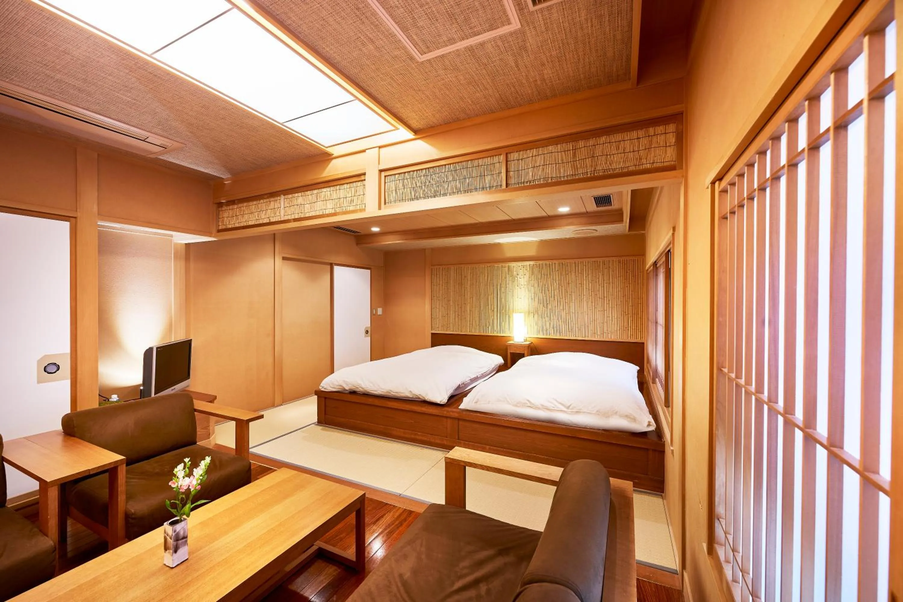 Bed in Shima-Onsen Toshimaya