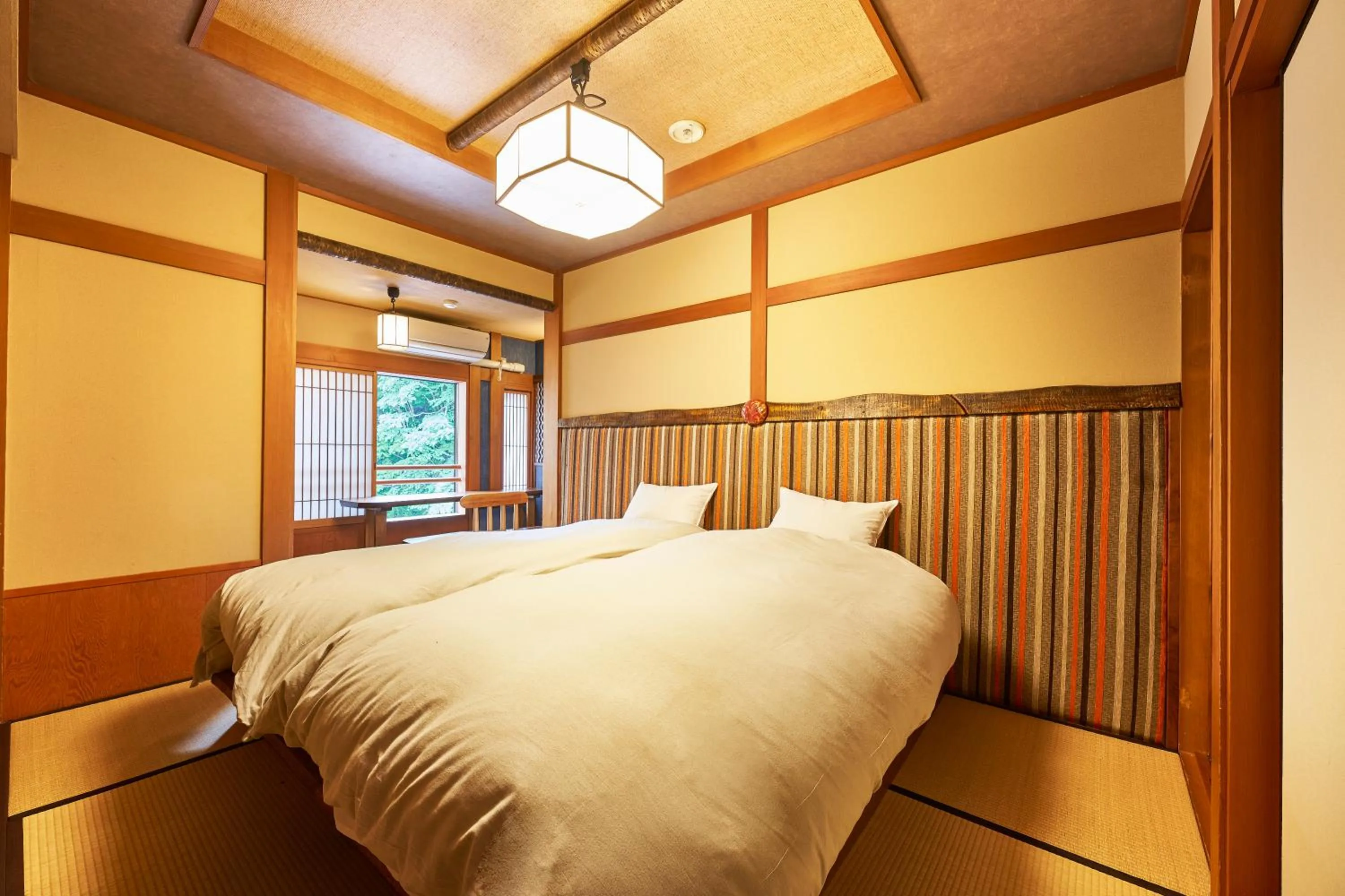Bedroom, Bed in Shima-Onsen Toshimaya