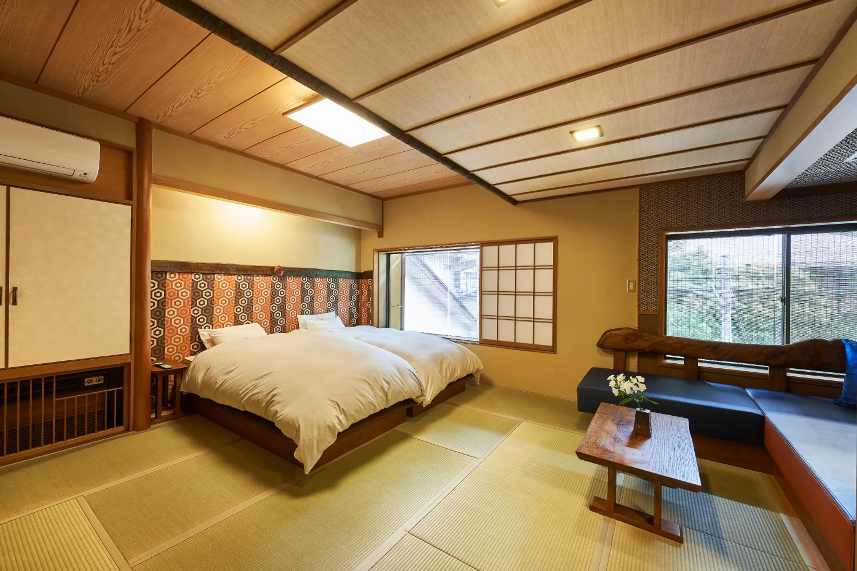 Bed in Shima-Onsen Toshimaya