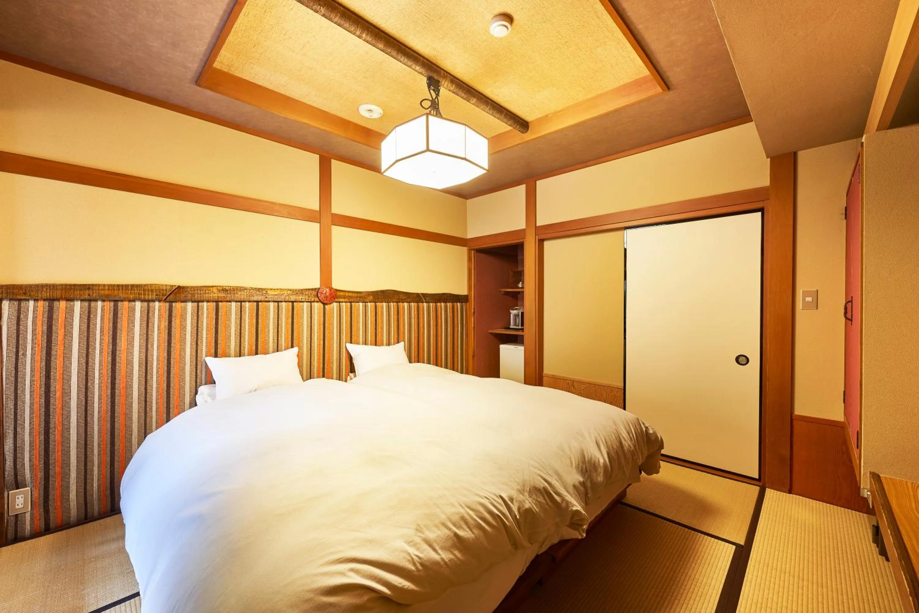 Bedroom, Bed in Shima-Onsen Toshimaya
