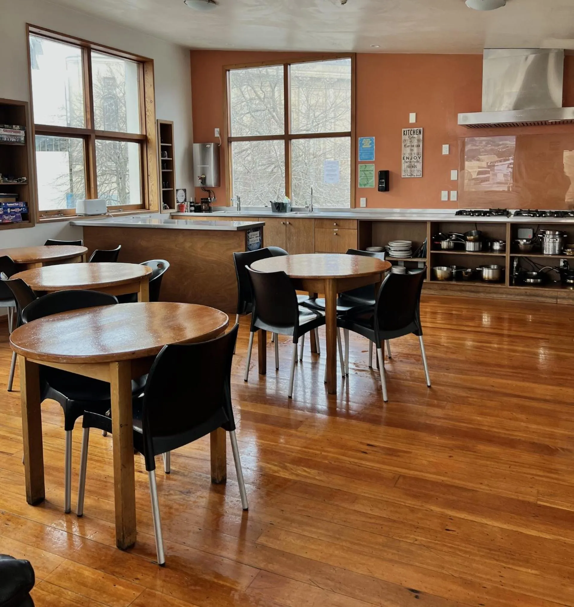 Kitchen or kitchenette in On Top Backpackers