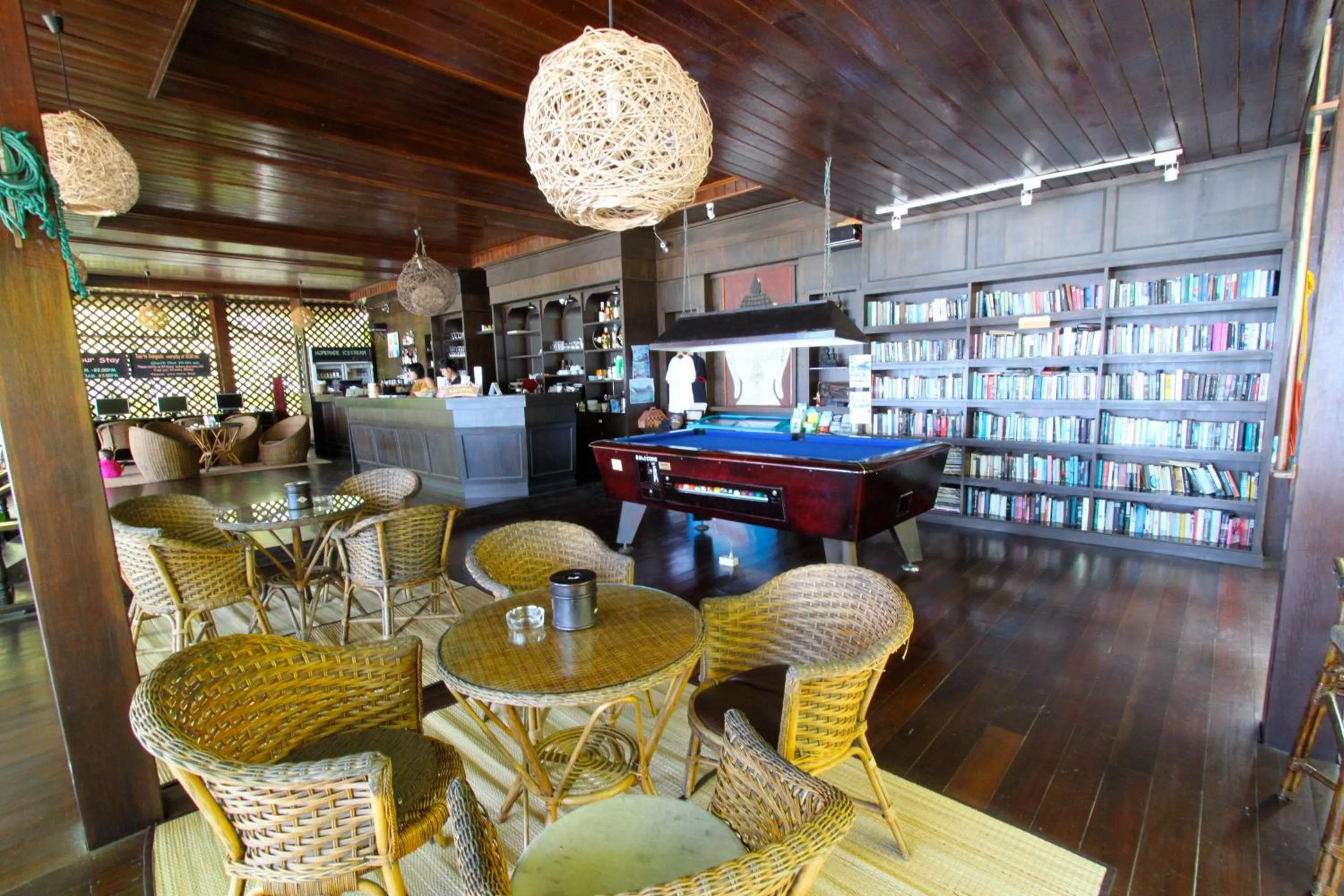 Restaurant/places to eat in Salad Hut