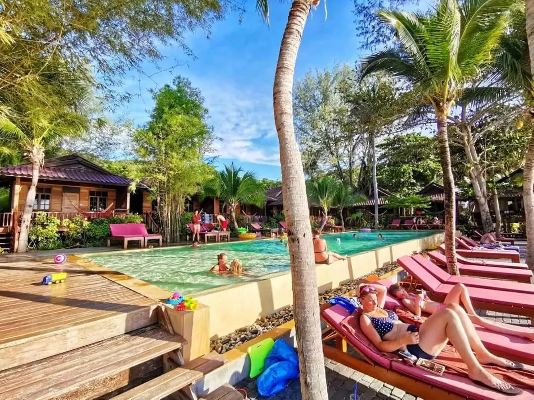 Swimming pool in Salad Hut