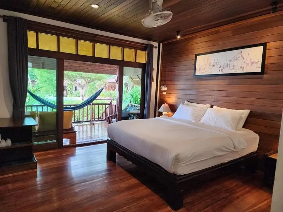 Bedroom, Bed in Salad Hut