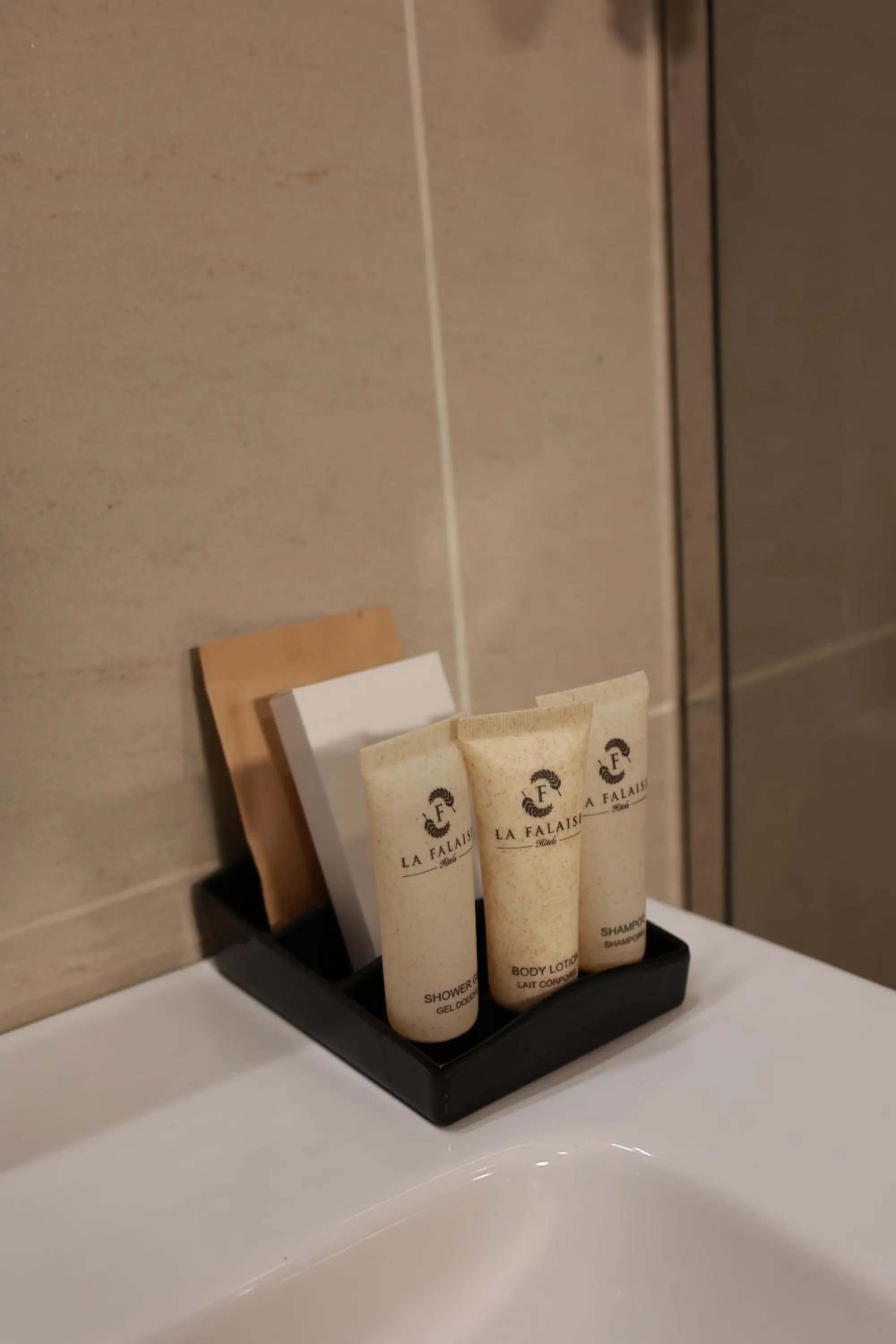 Bathroom in Hotel La Falaise Bonapriso