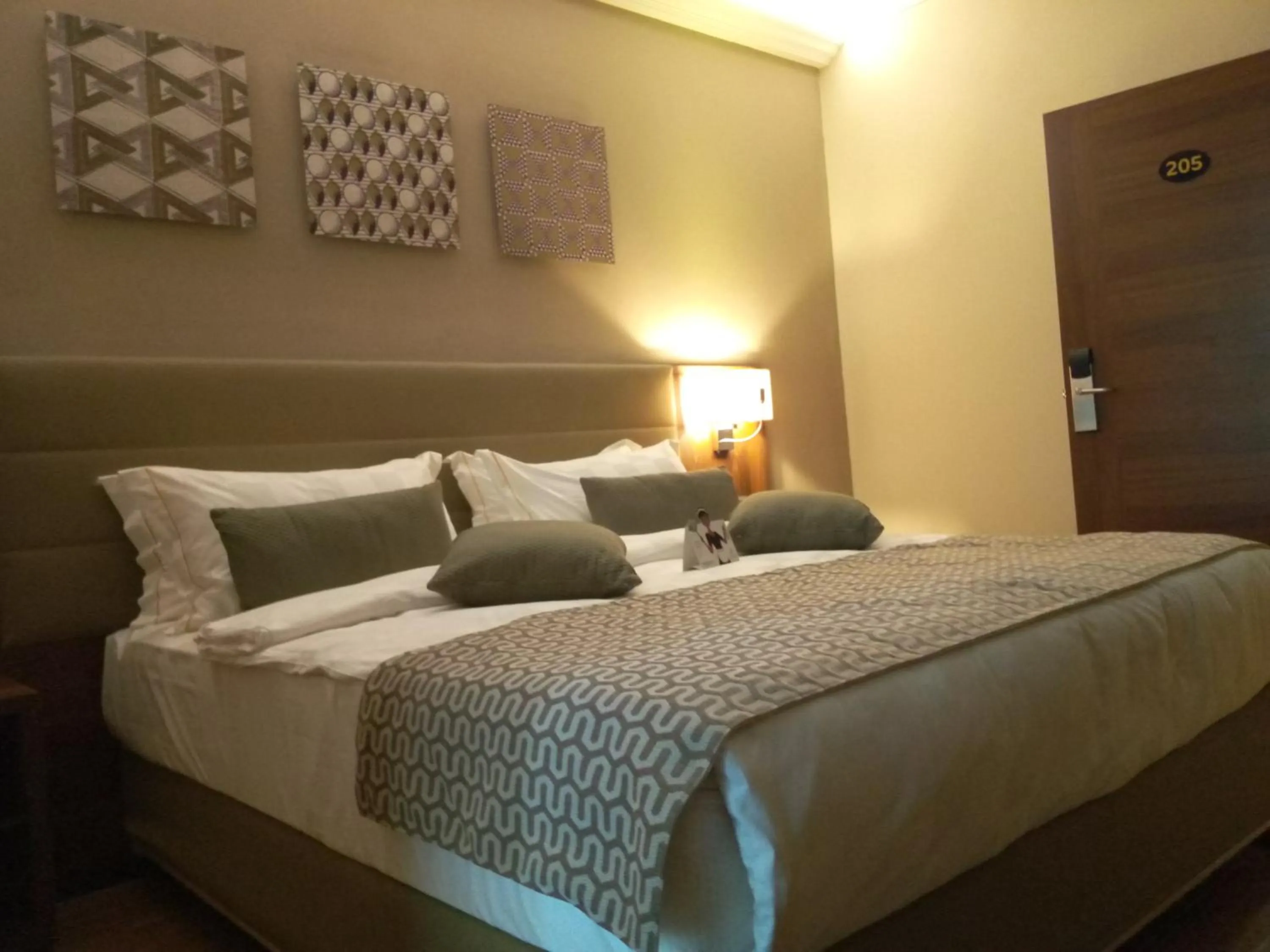 Bed in Hotel La Falaise Bonapriso