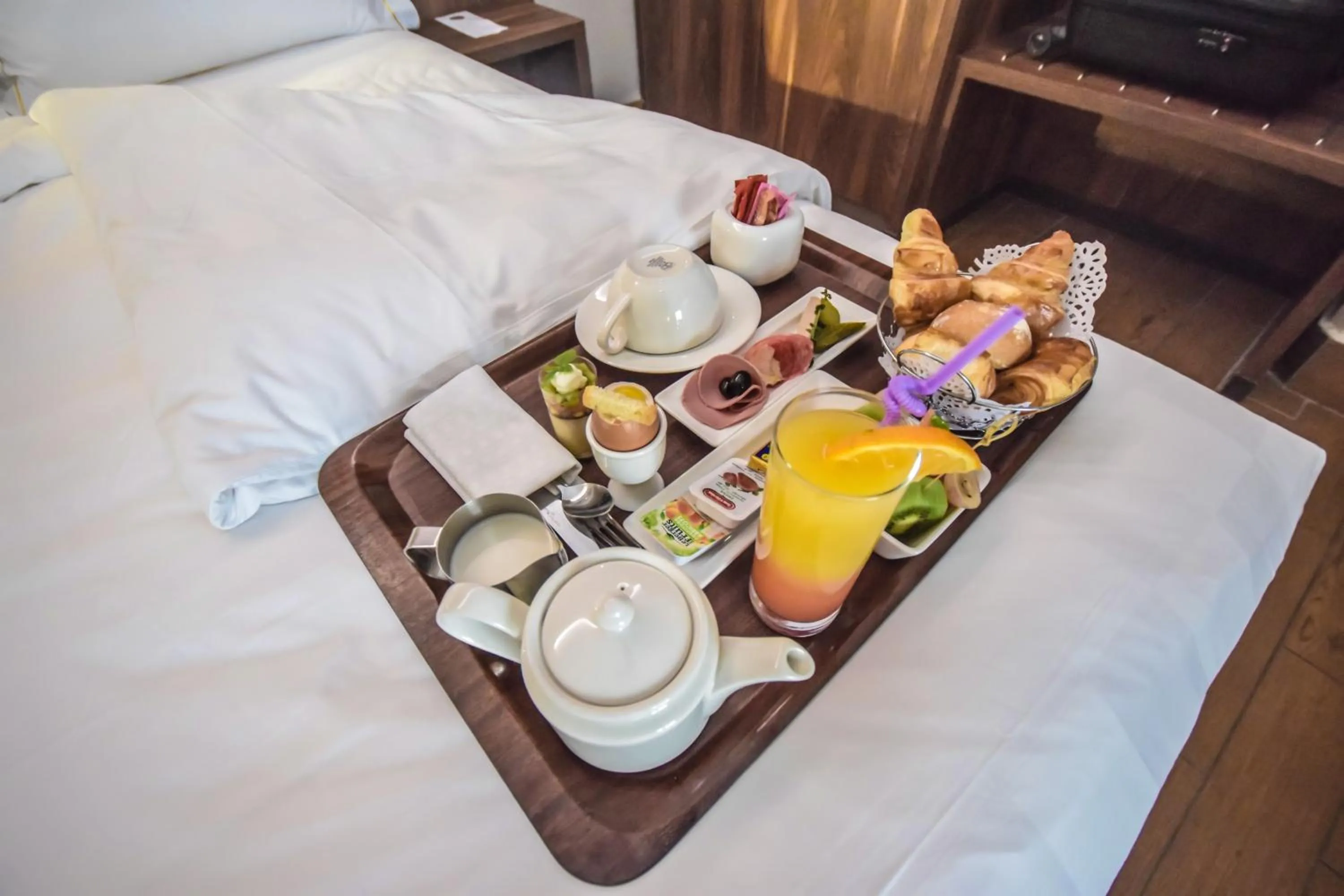 Food close-up, Bed in Hotel La Falaise Bonapriso