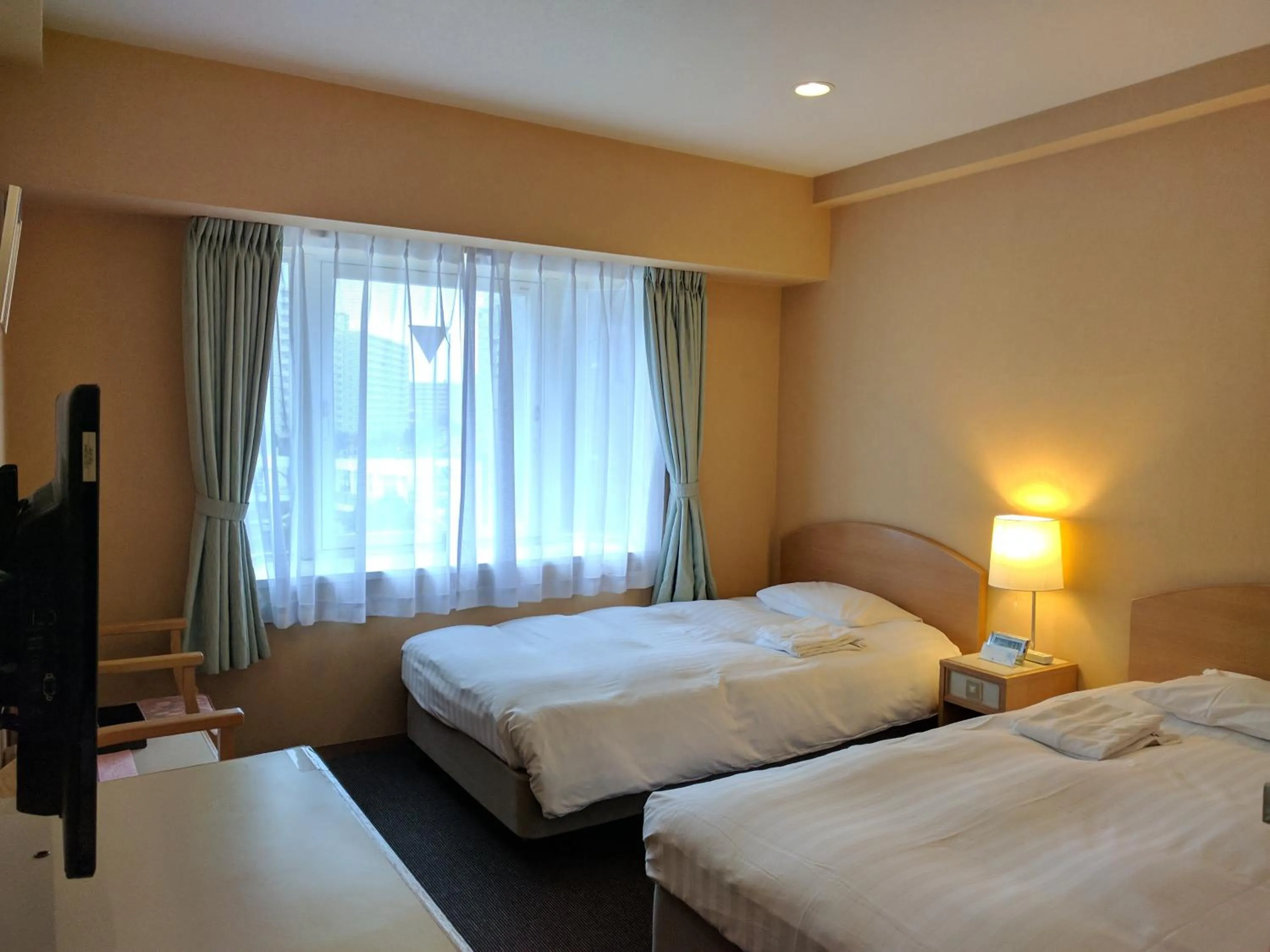 Photo of the whole room, Bed in Hotel Harbour Yokosuka