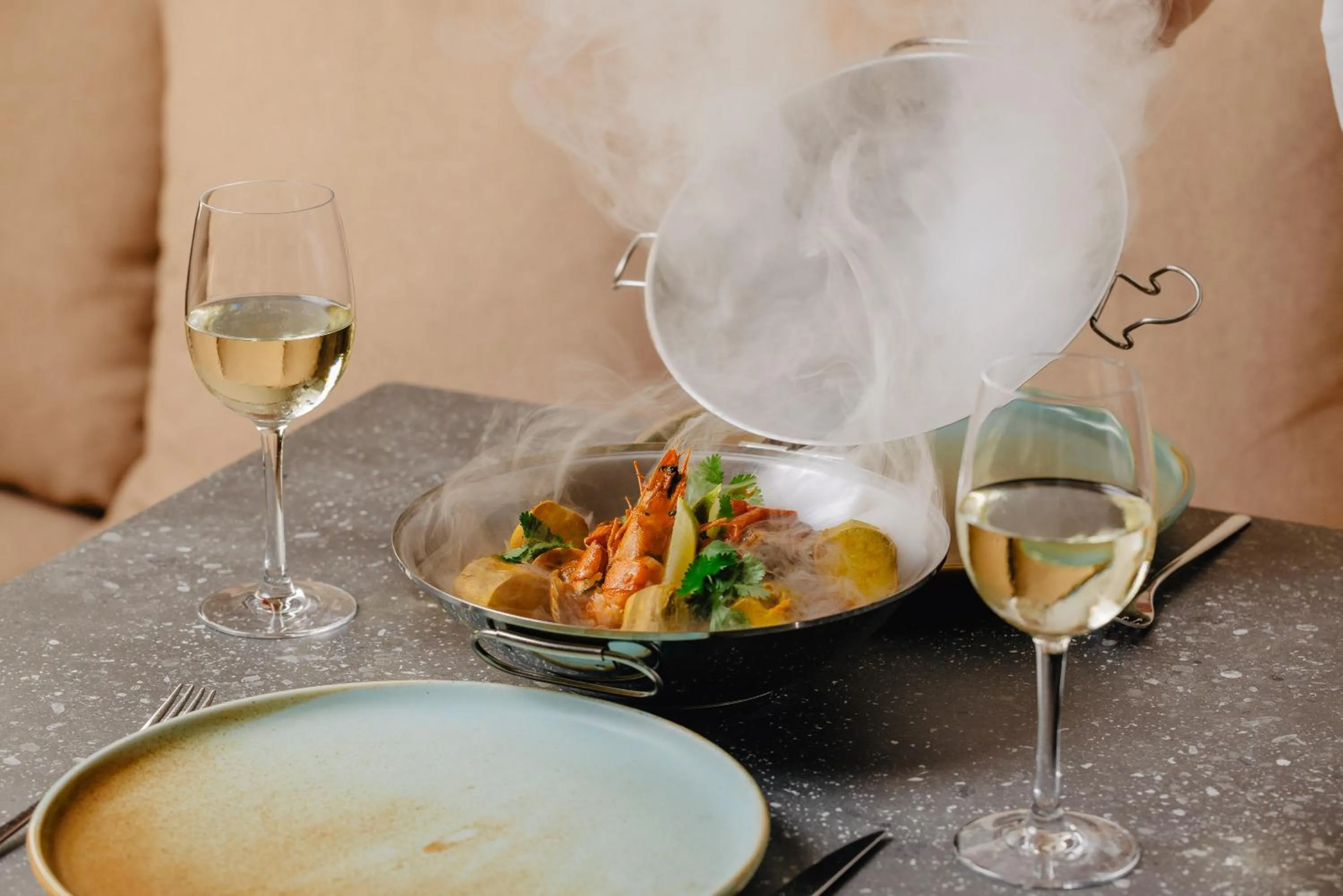 Food and drinks in Aqua Pedra Dos Bicos Design Beach Hotel - Adults Friendly