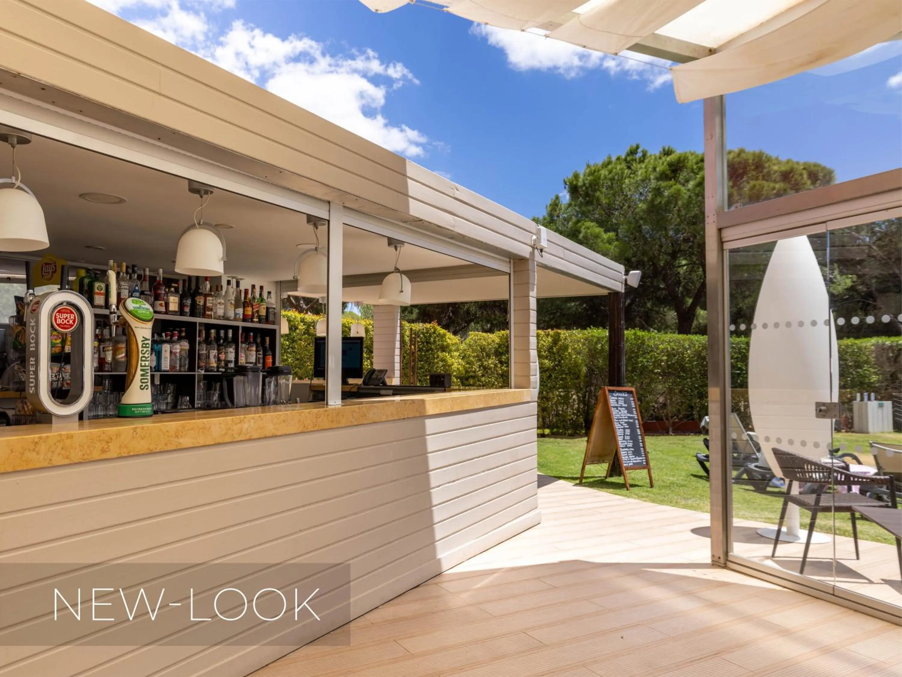 Lounge or bar in Aqua Pedra Dos Bicos Design Beach Hotel - Adults Friendly