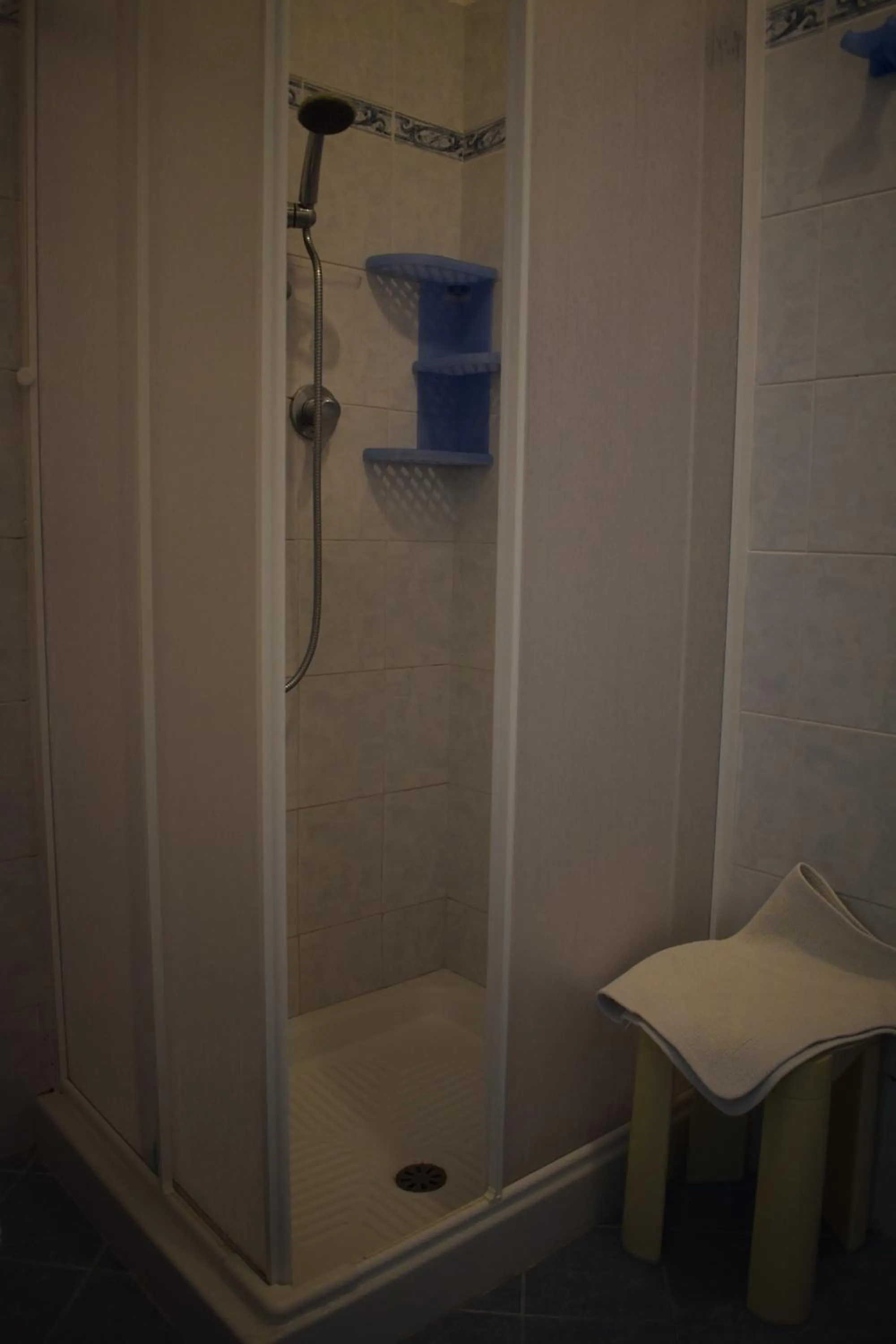 Shower in Hotel Astoria