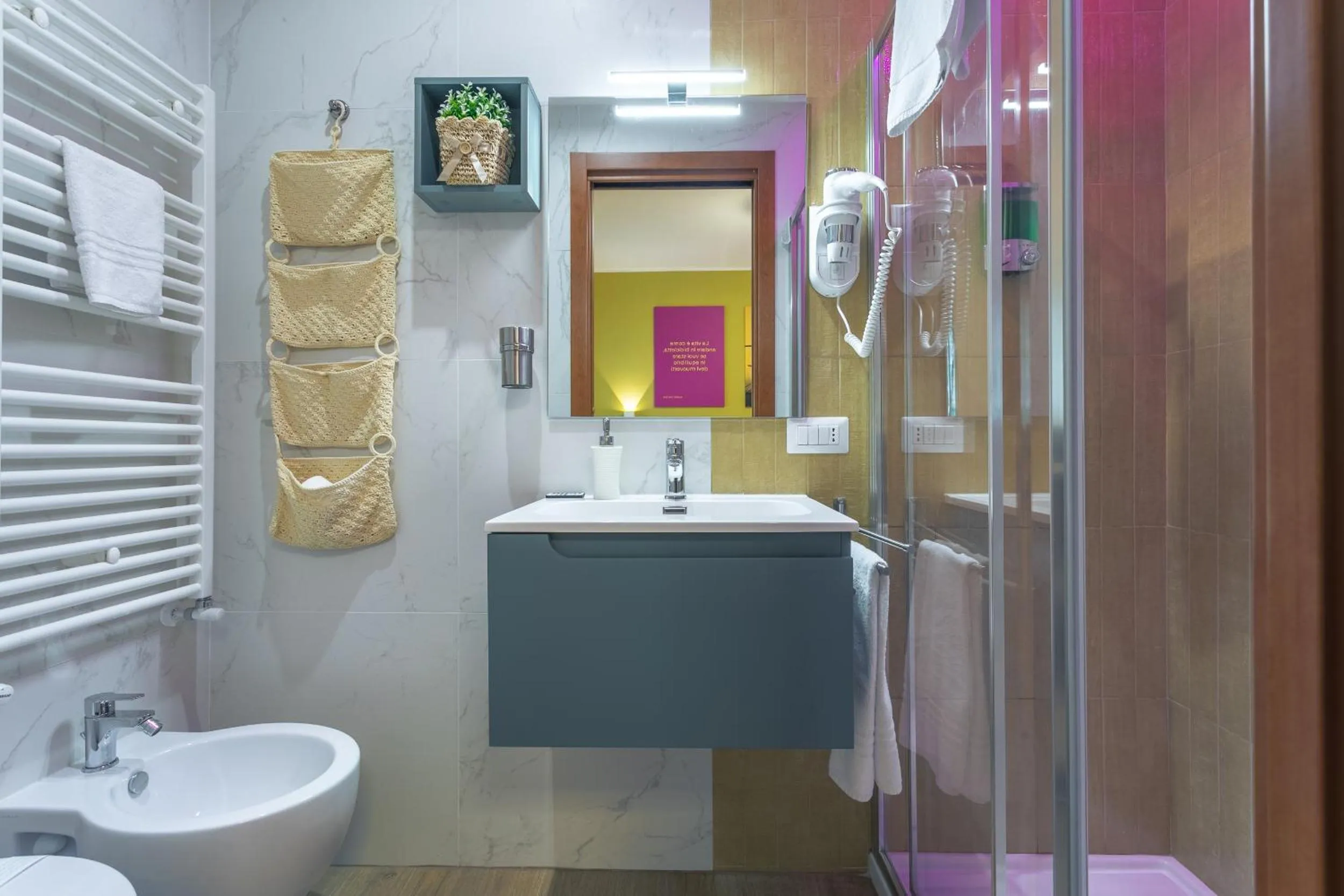 Shower in B&B Pensieri d'autore - Parcheggio e Self Check-in