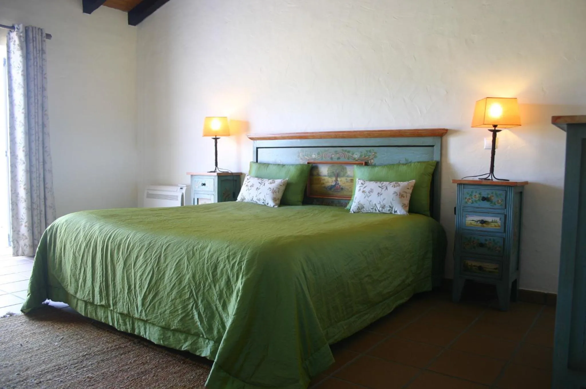 Bed in Monte das Faias Cork Farm Hotel