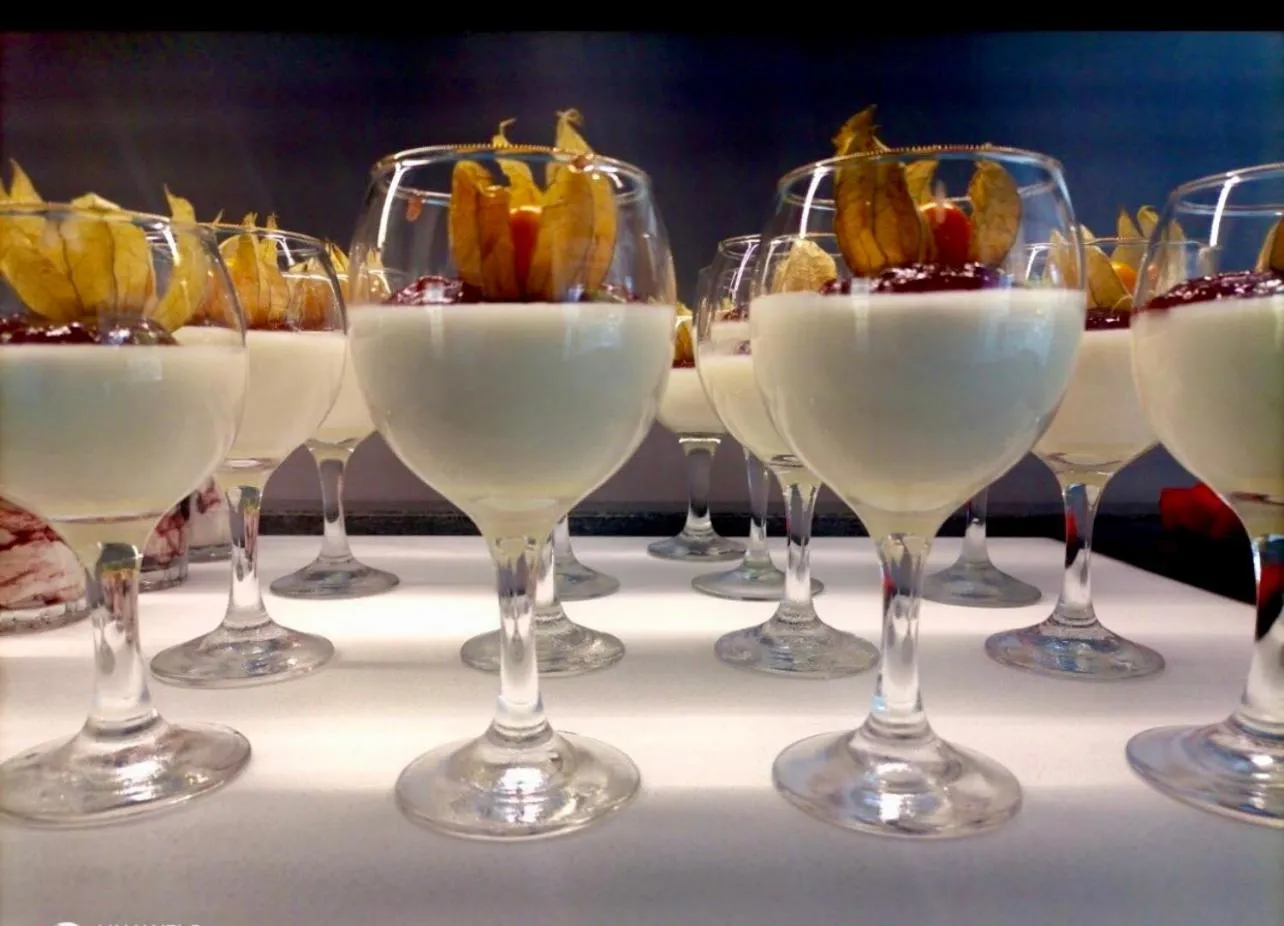 Food and drinks in Happy Days Hotel, Adults Only