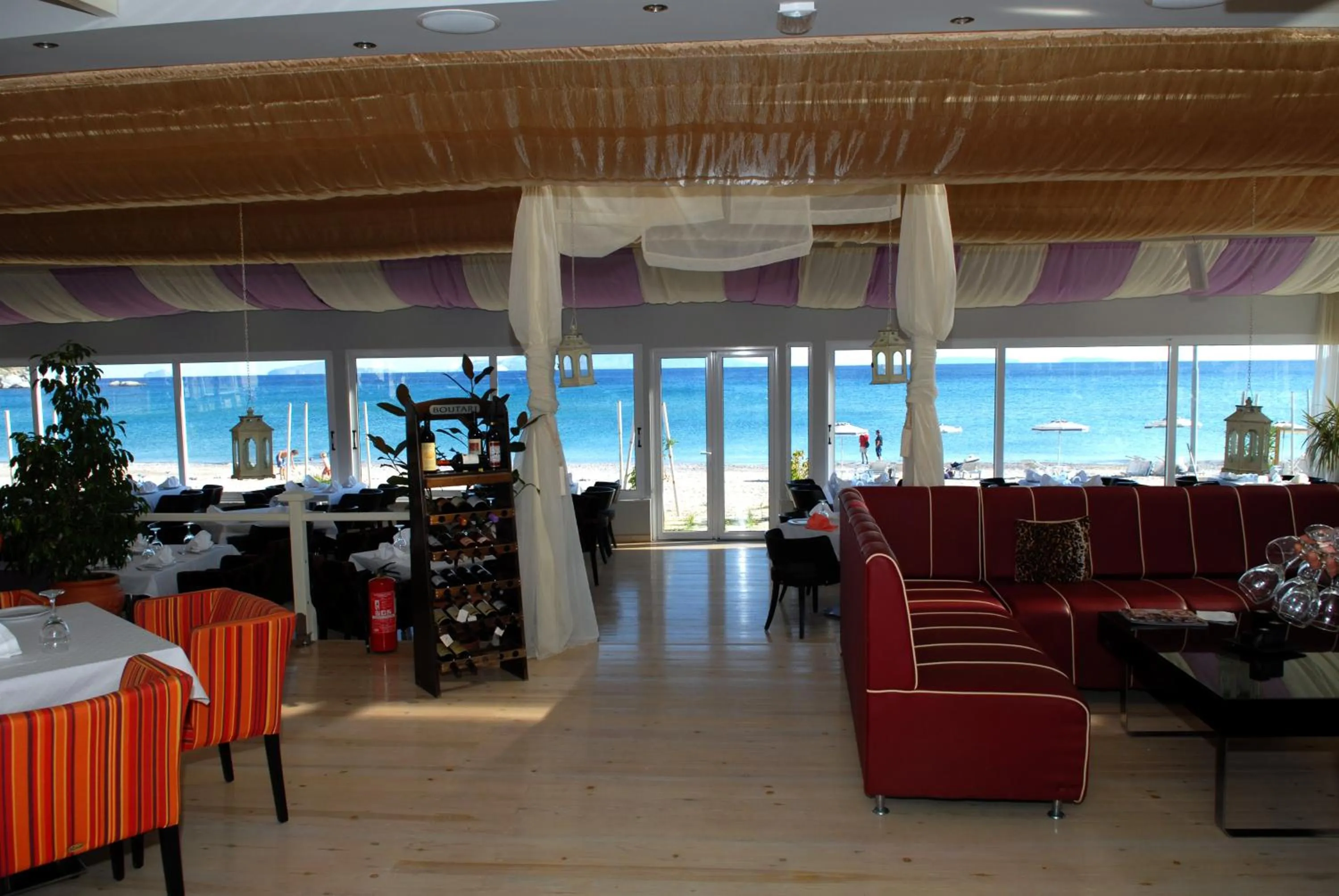 Restaurant/places to eat in Sacallis Inn Beach Hotel