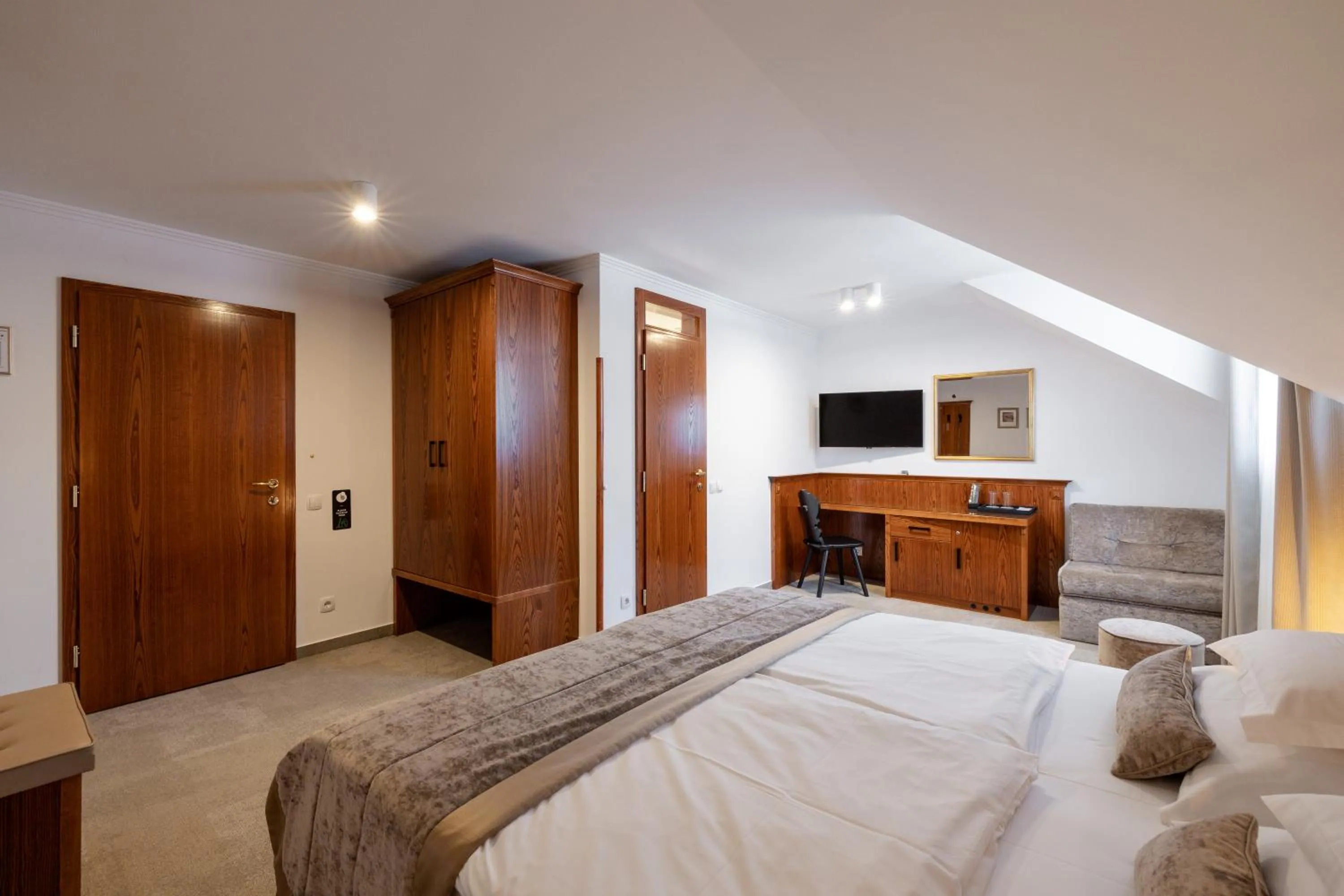 Photo of the whole room, Bed in Kotnik Superior Boutique Hotel