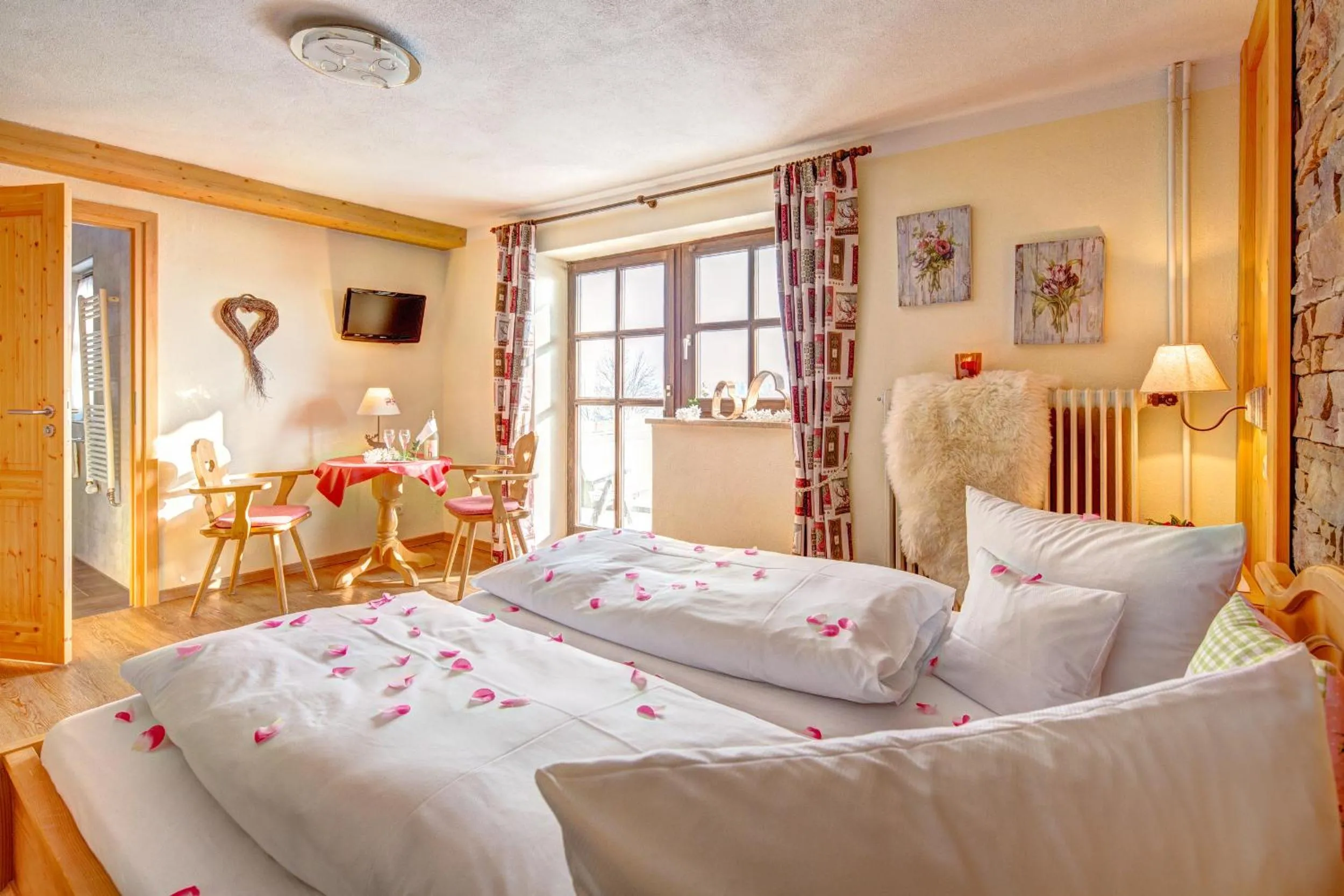 Photo of the whole room, Bed in Seehotel Hartung & Ferienappartements