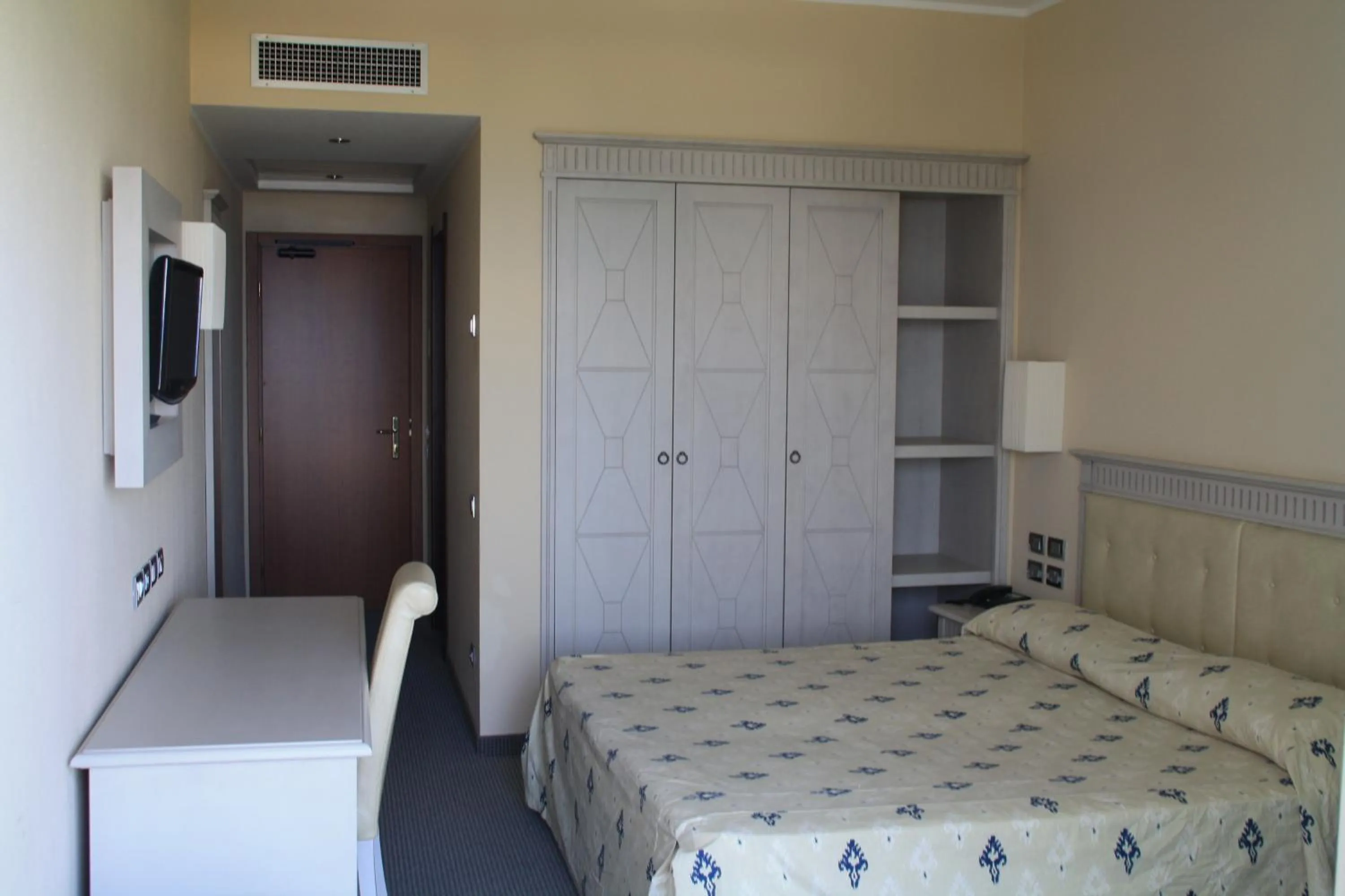 Photo of the whole room, Bed in Hotel Villaggio Club Altalia