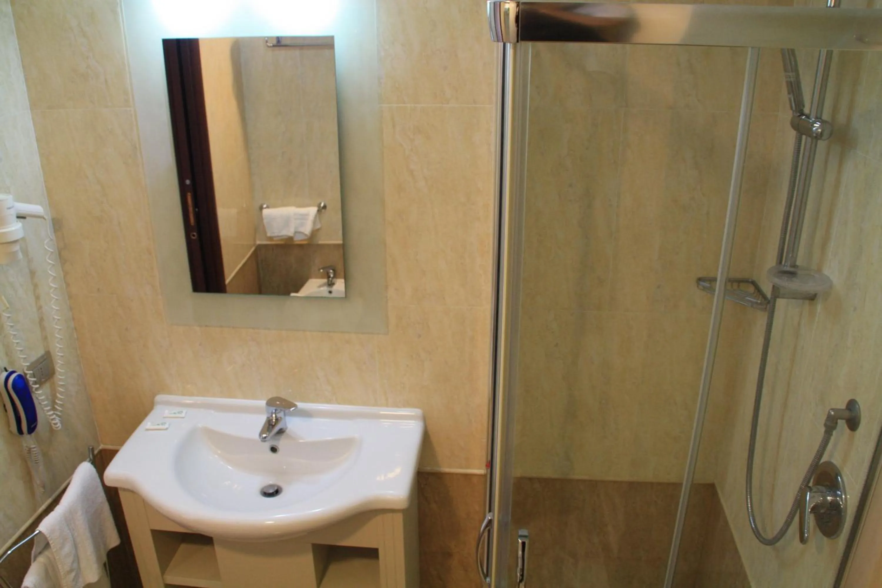 Shower in Hotel Villaggio Club Altalia