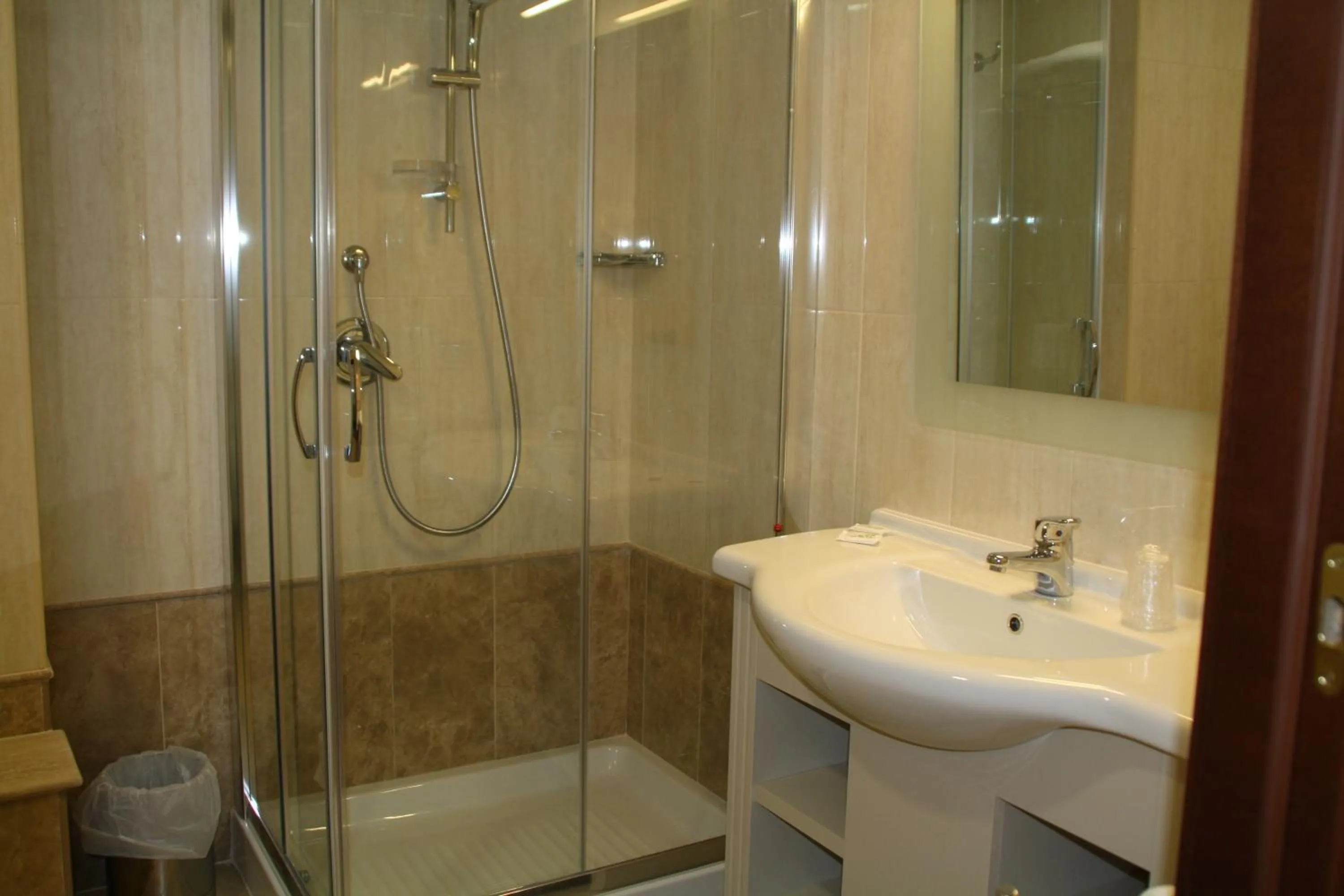 Shower in Hotel Villaggio Club Altalia