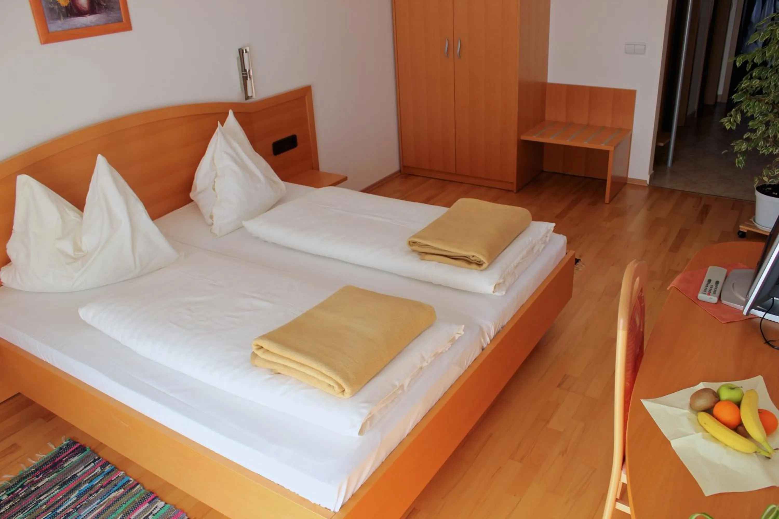 Photo of the whole room, Bed in Garni Hotel Villa Tamara