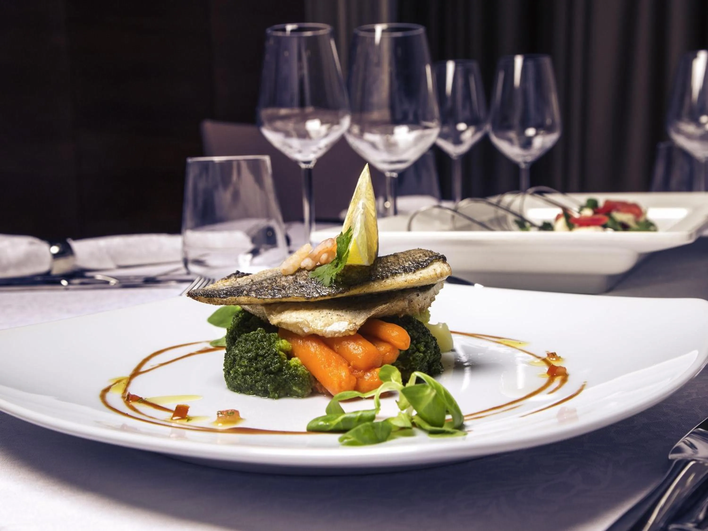 Restaurant/places to eat in Mercure Bucharest Unirii