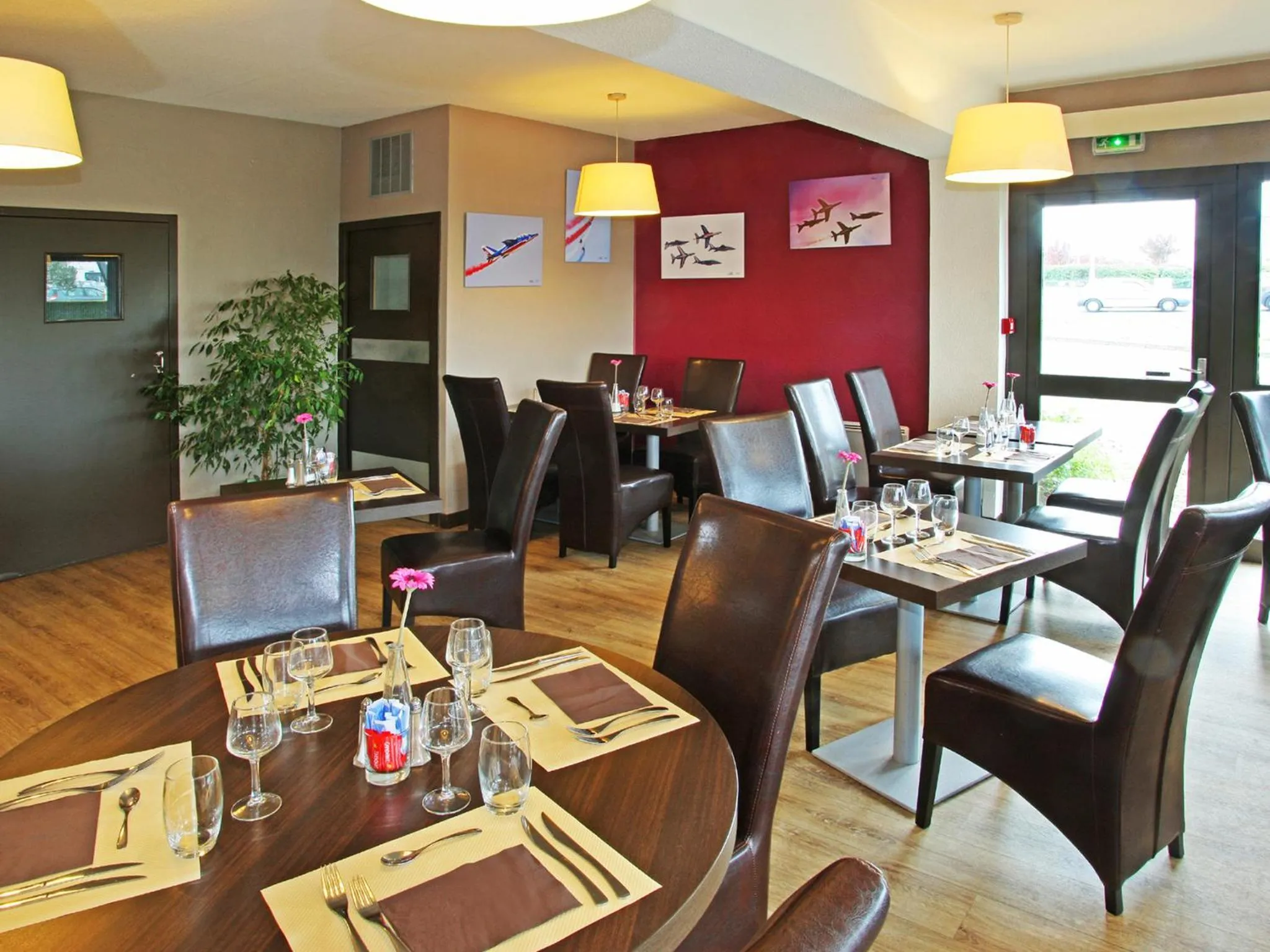 Restaurant/places to eat in Hotel Inn Design Poitiers Sud