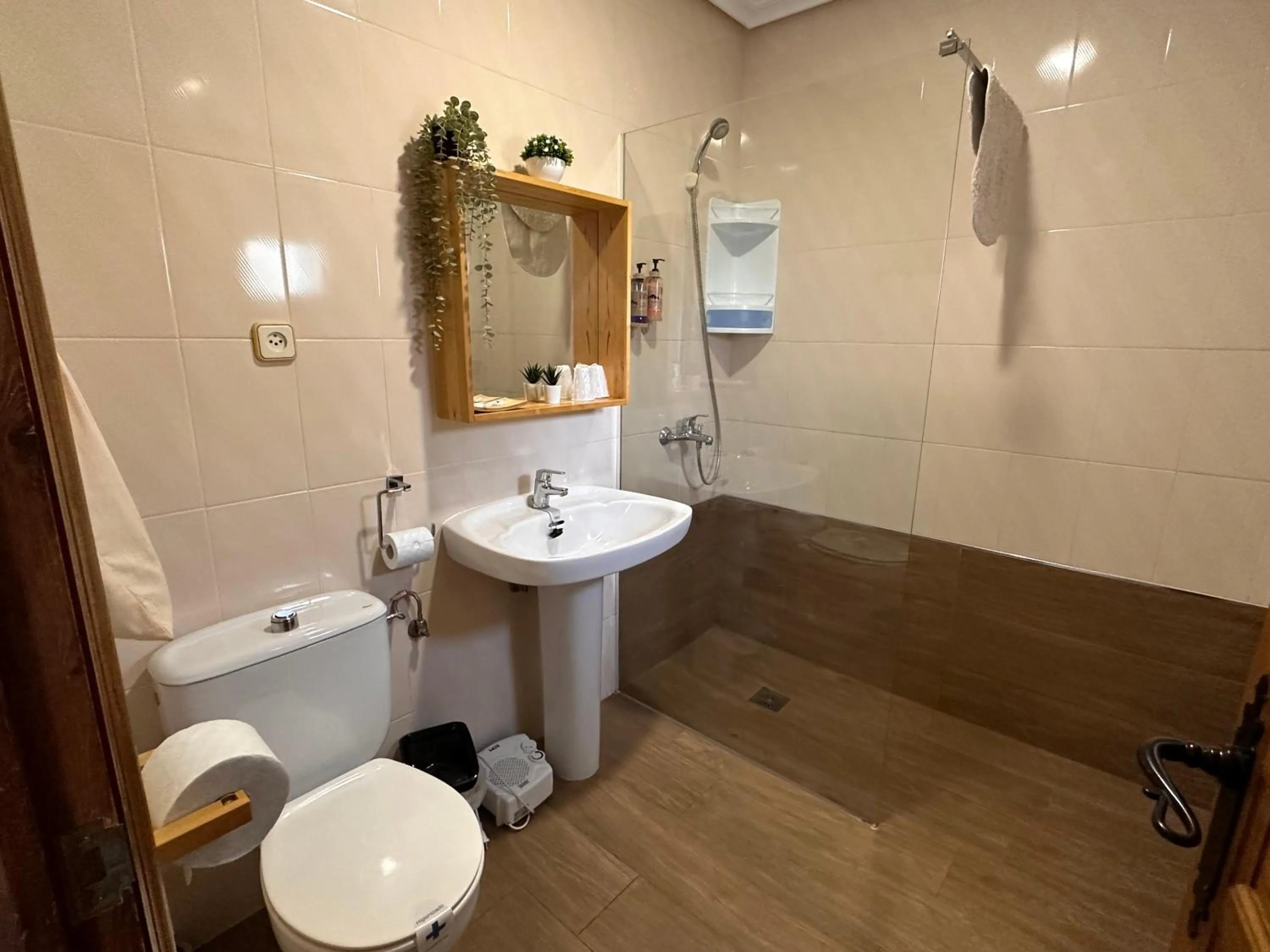 Photo of the whole room in Hotel Consuegra