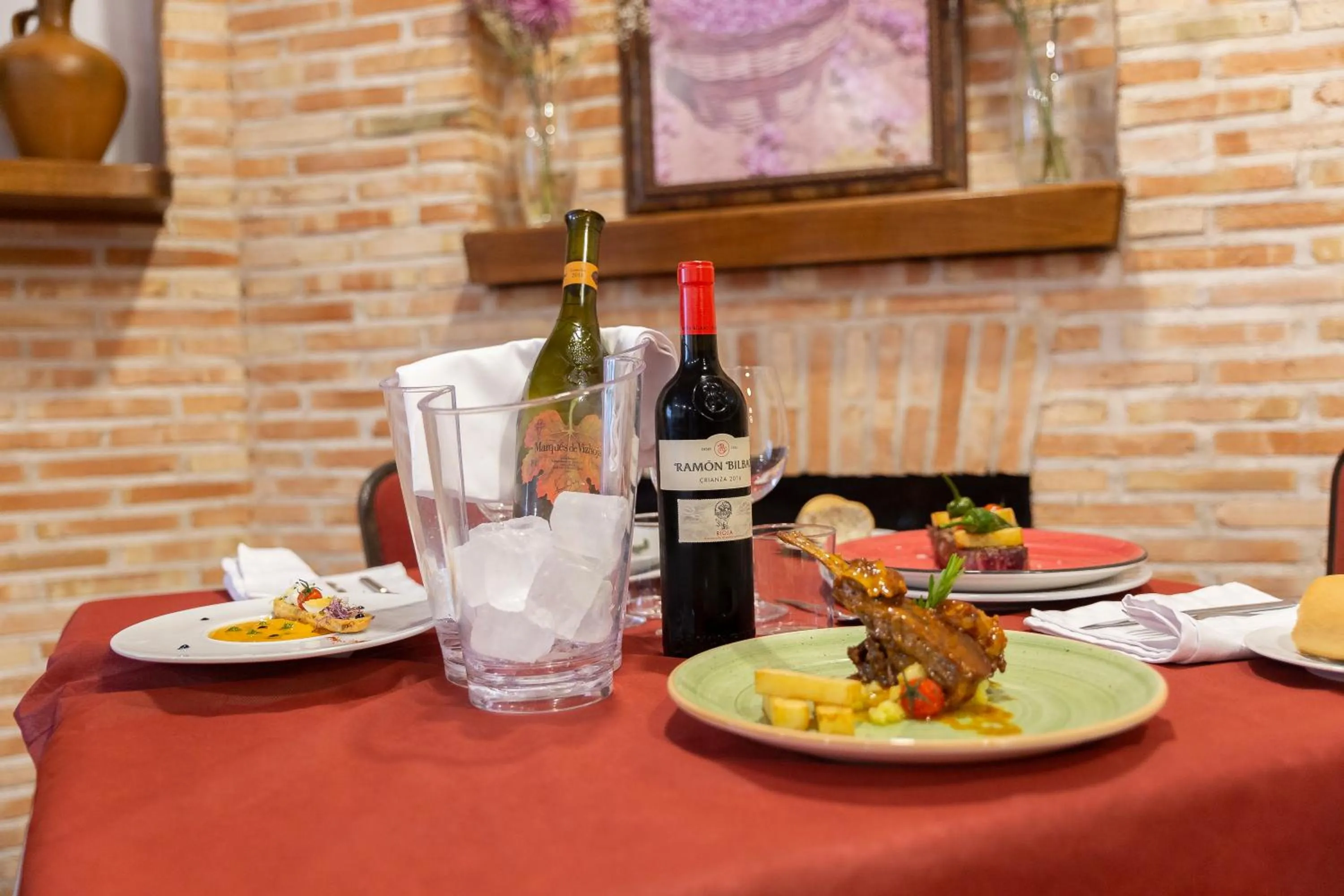 Food and drinks in Hotel Consuegra