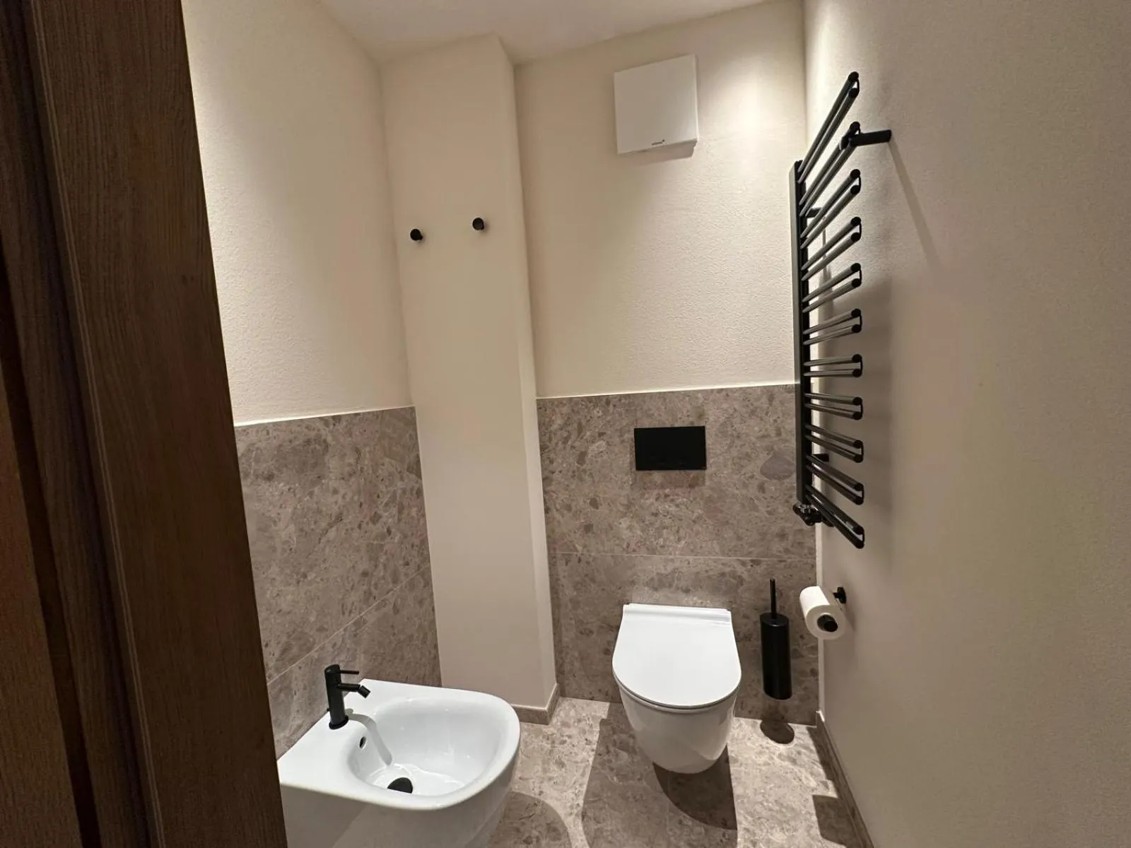 Toilet in Hotel Serena Cortina