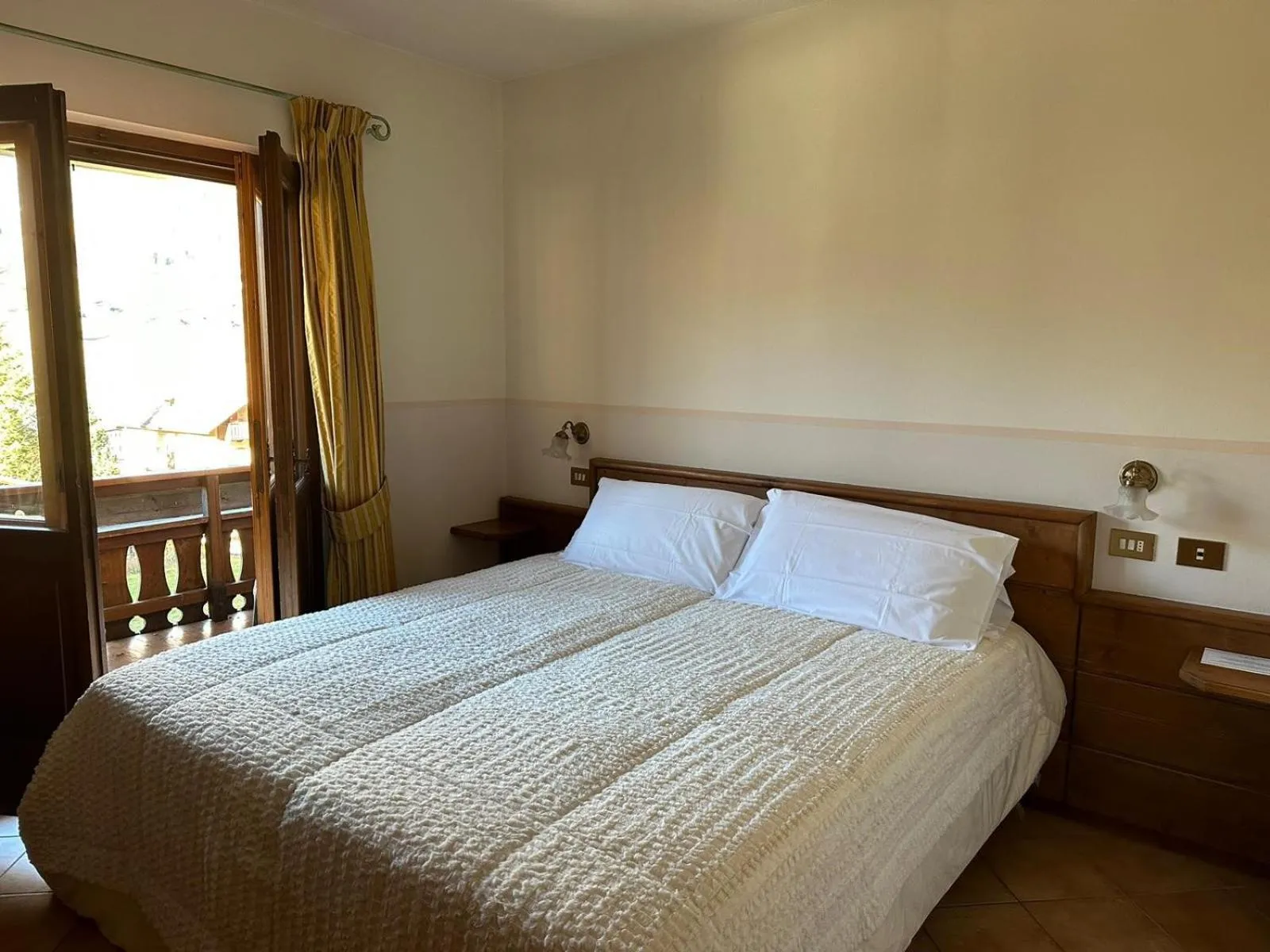 Bedroom, Bed in Hotel Serena Cortina