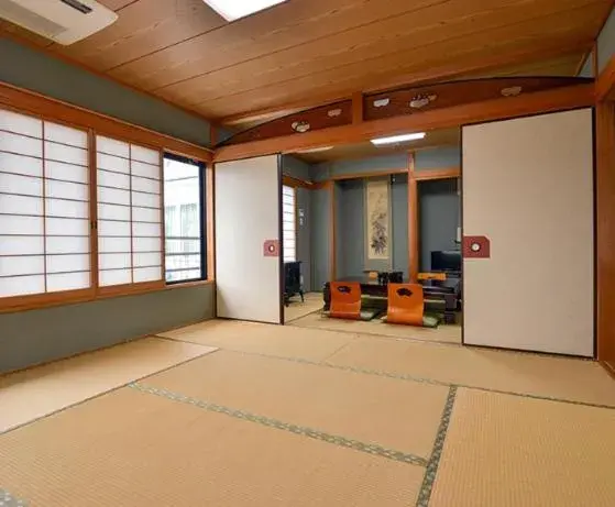 Family Room - single occupancy in Hotel Yamachou Family Room - single occupancy in Hotel Yamachou