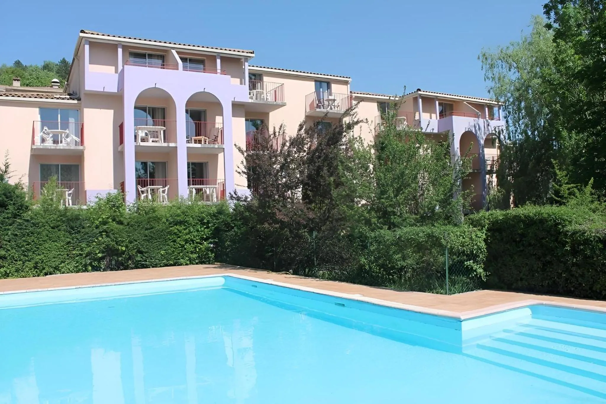 Swimming pool in Les Canyons du Verdon