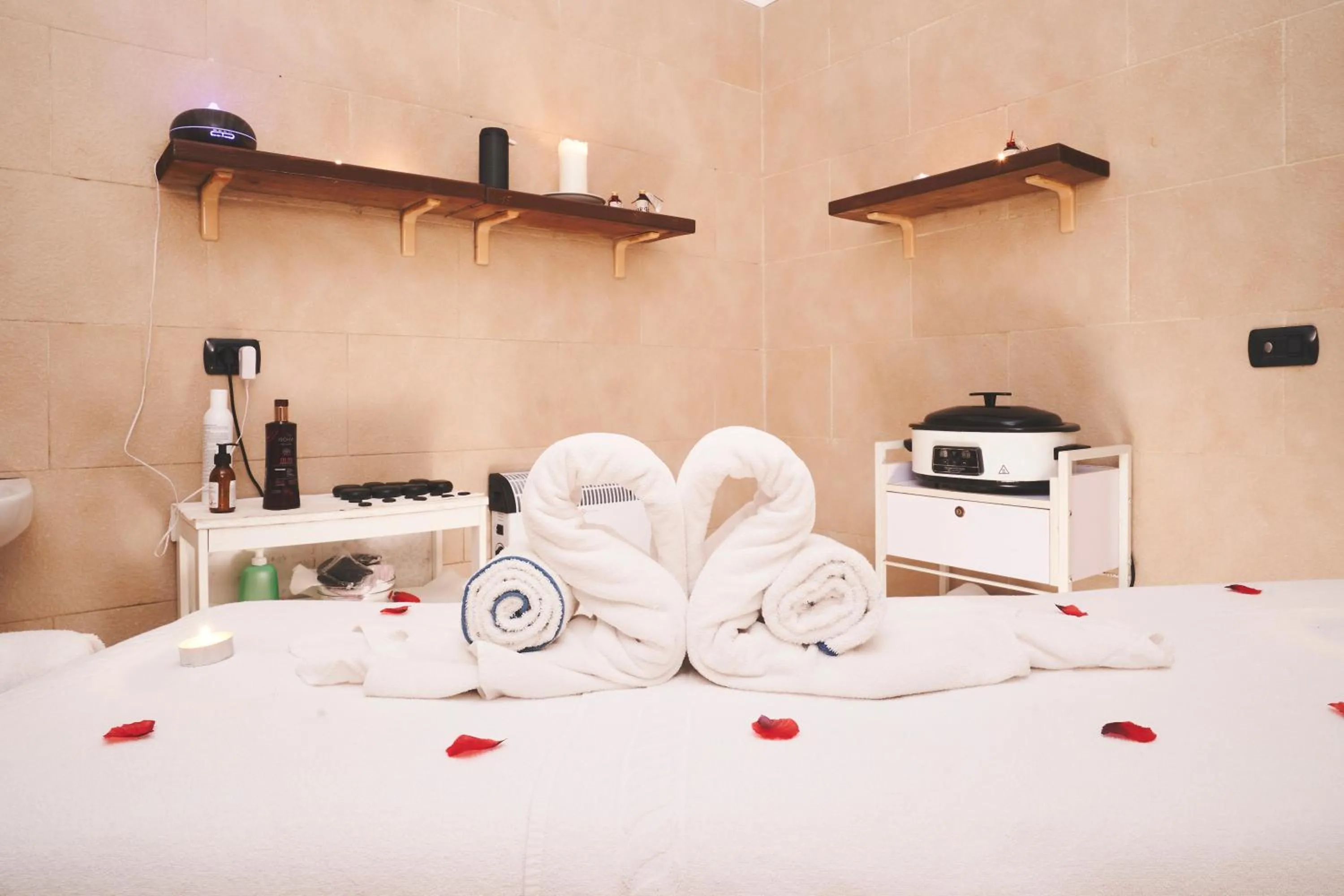 Massage, Bed in Hotel Mondolé - Azzurro Club