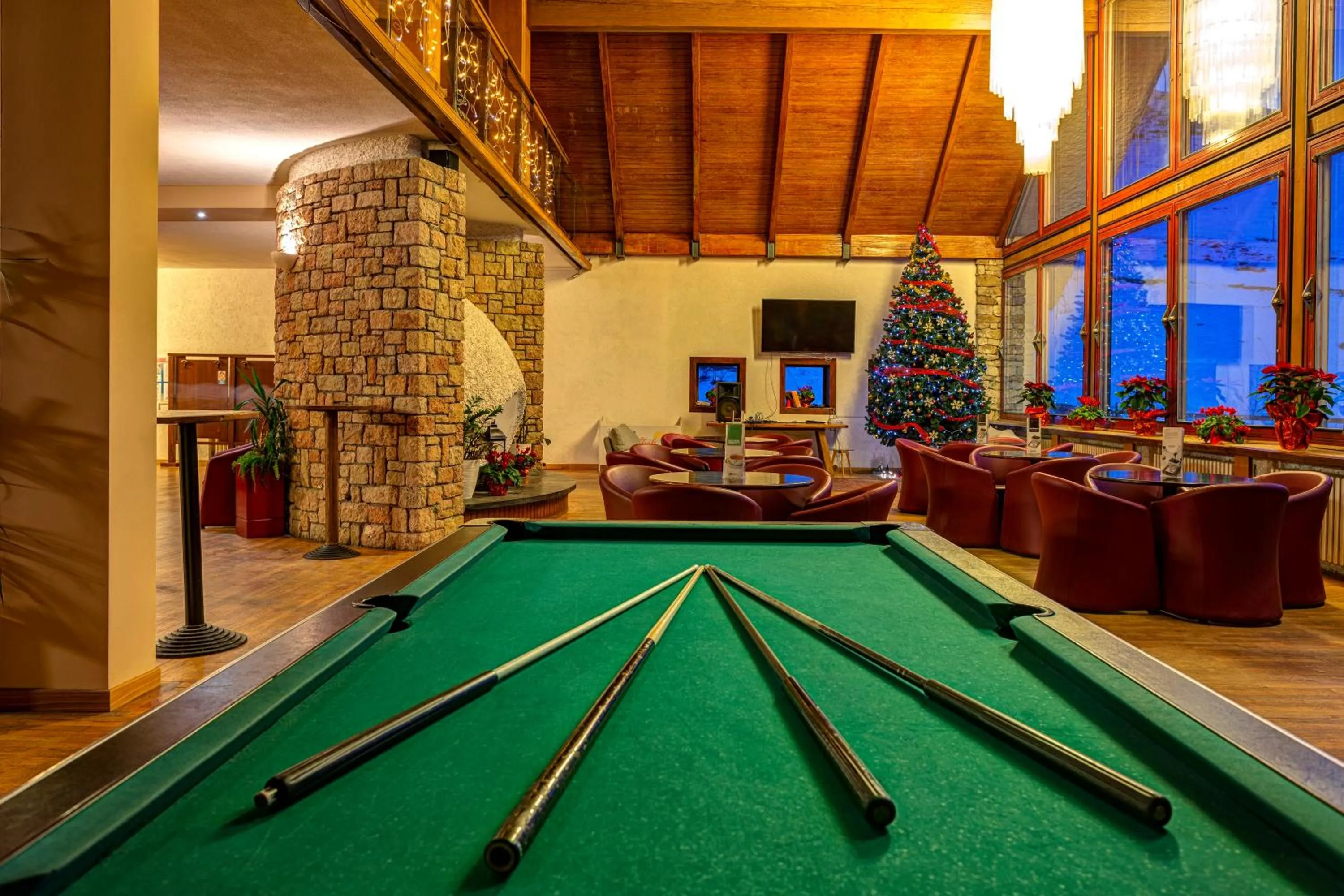 Communal lounge/ TV room in Hotel Mondolé - Azzurro Club