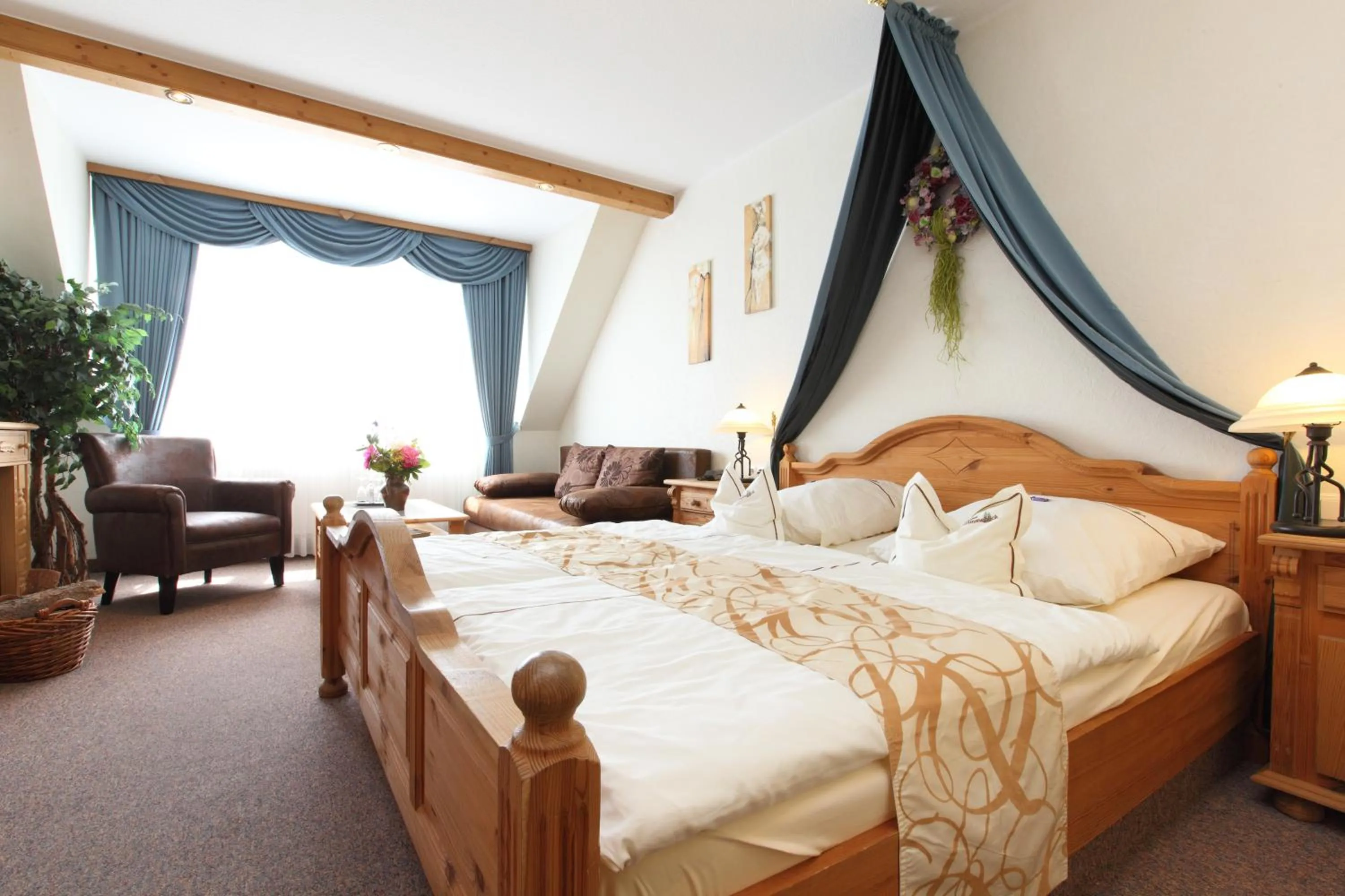 Bedroom, Bed in Landhotel Grimmeblick