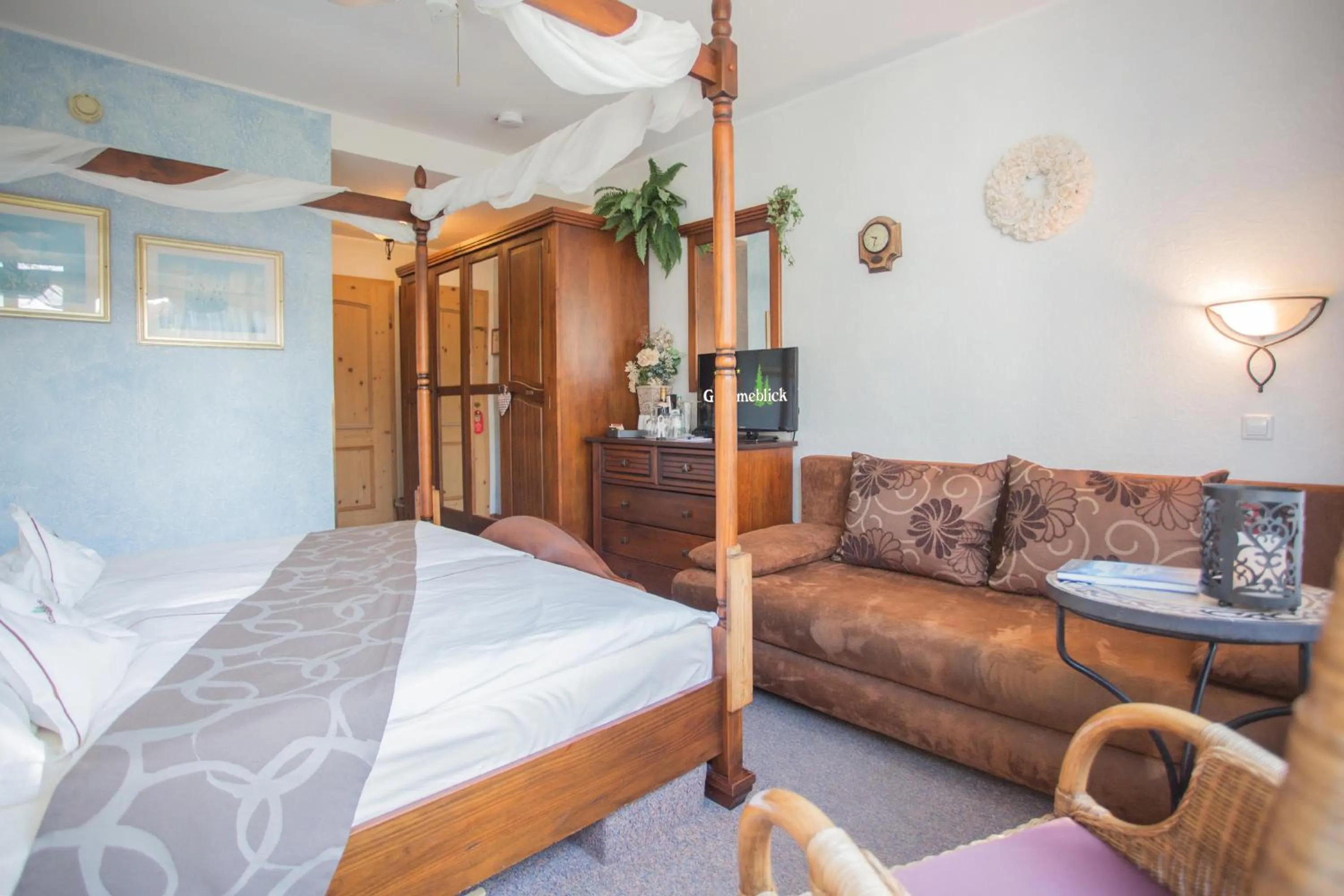 Photo of the whole room, Bed in Landhotel Grimmeblick