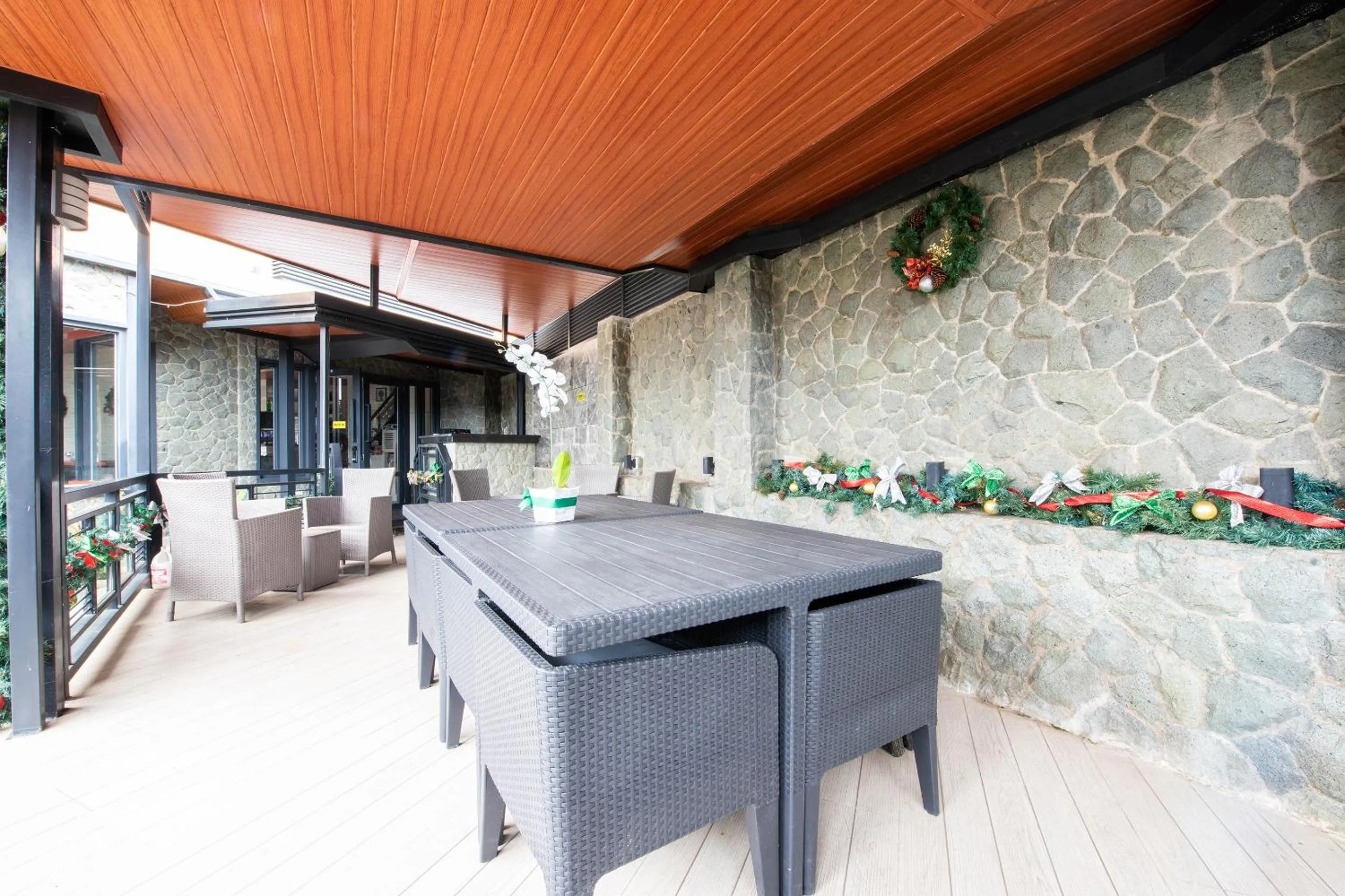 Dining area in Sunset View Ridge Residences
