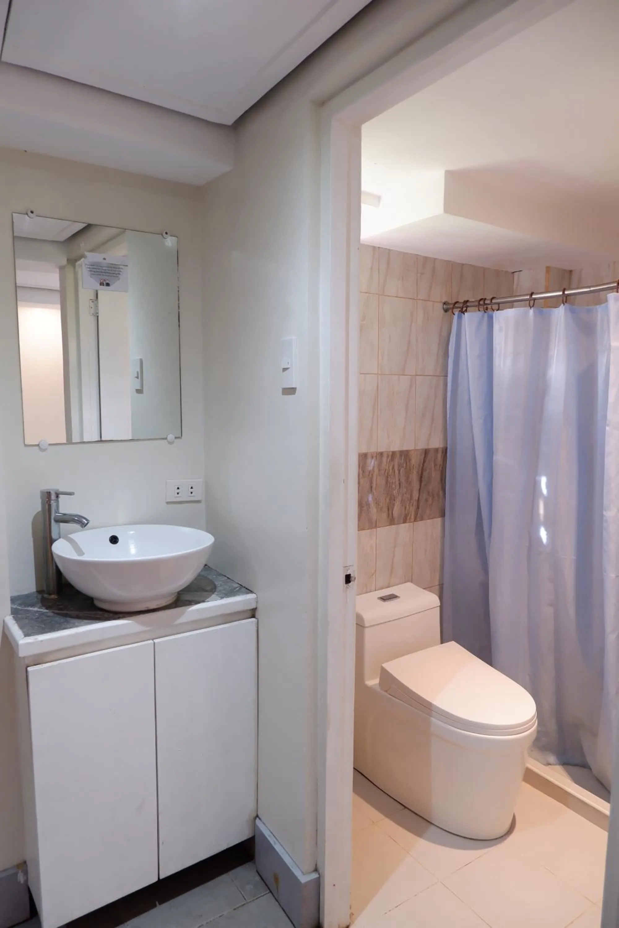 Shower in Sunset View Ridge Residences