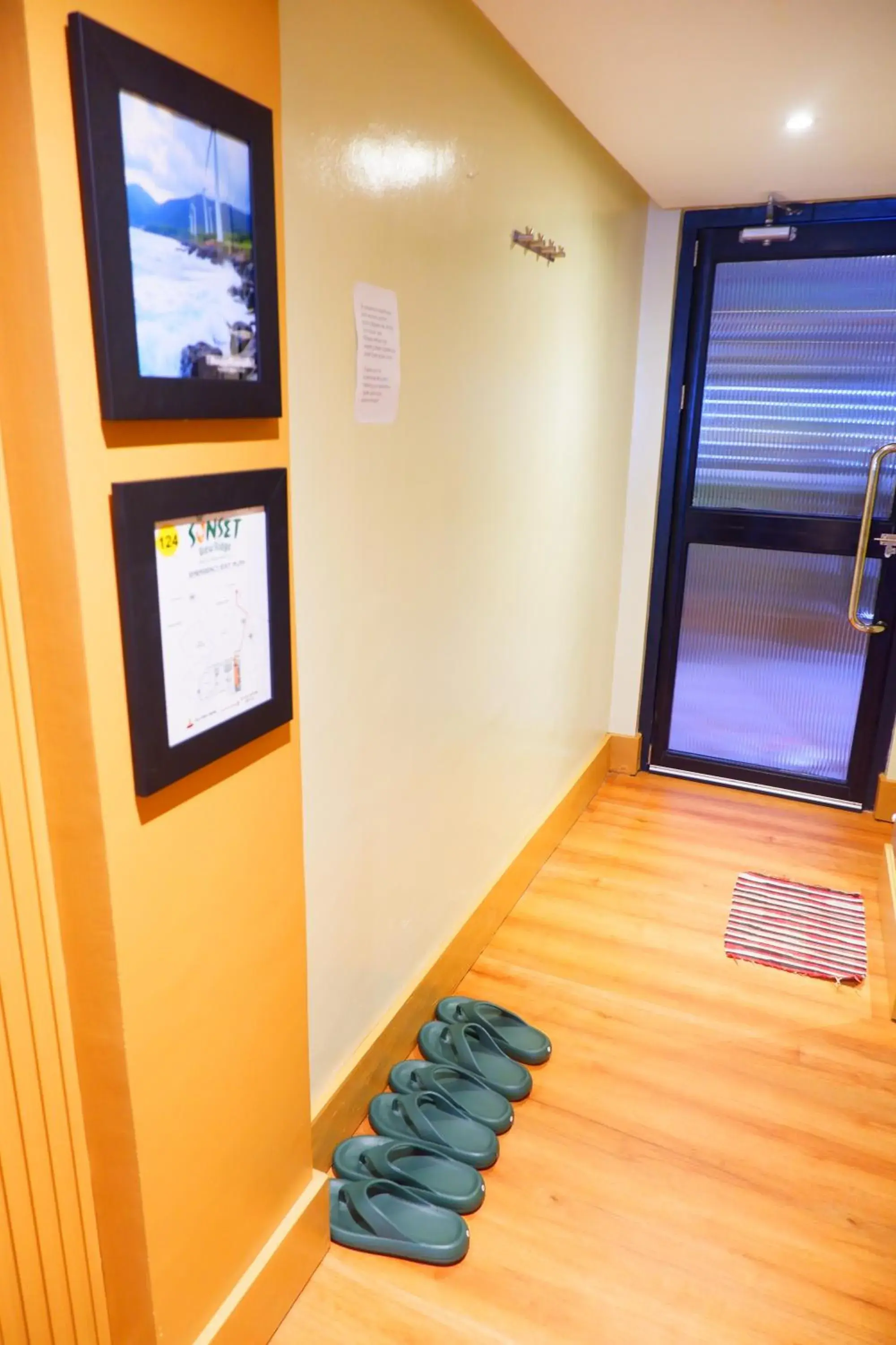 Triple Room in Sunset View Ridge Residences Triple Room in Sunset View Ridge Residences