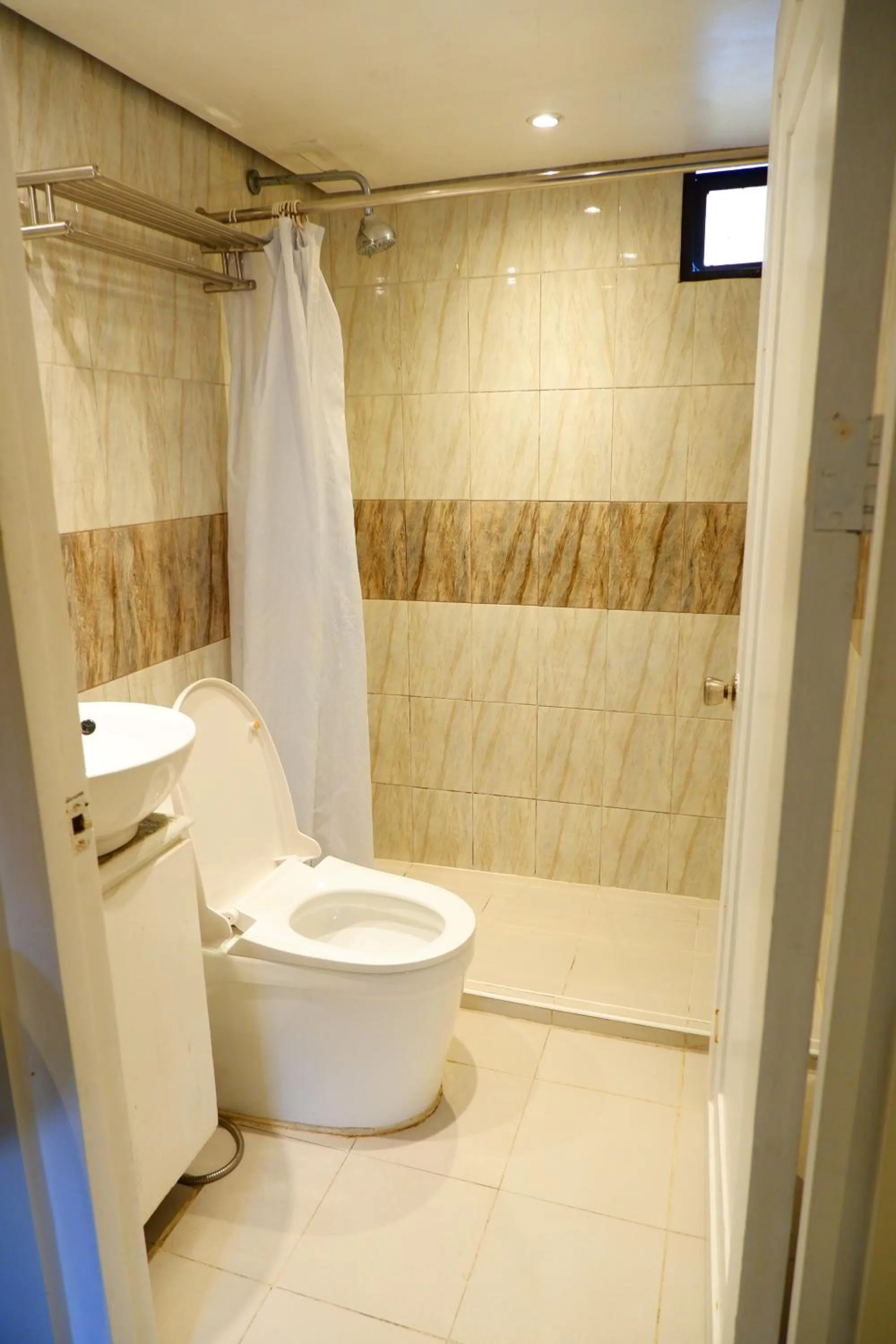 Shower in Sunset View Ridge Residences