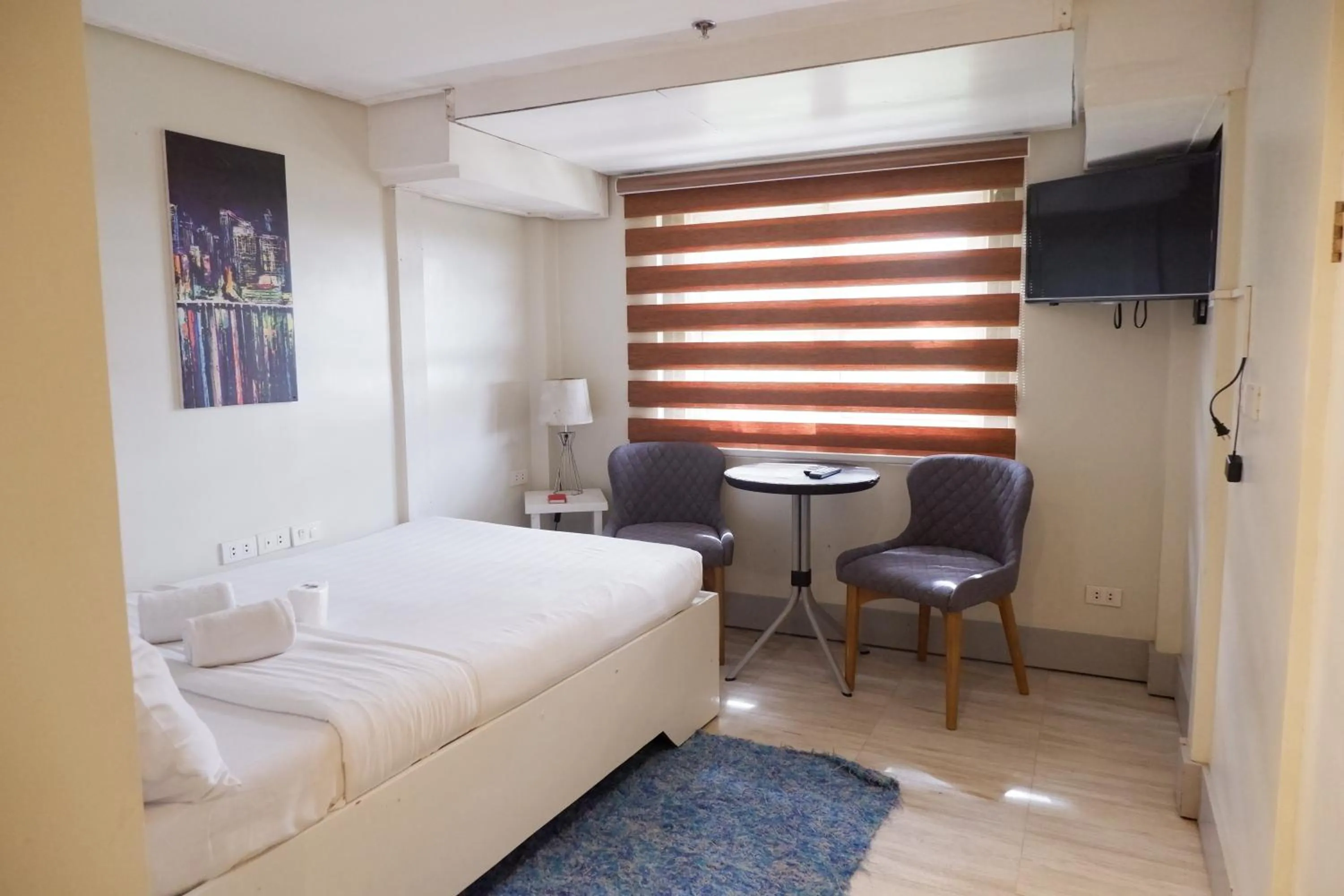 Bed in Sunset View Ridge Residences