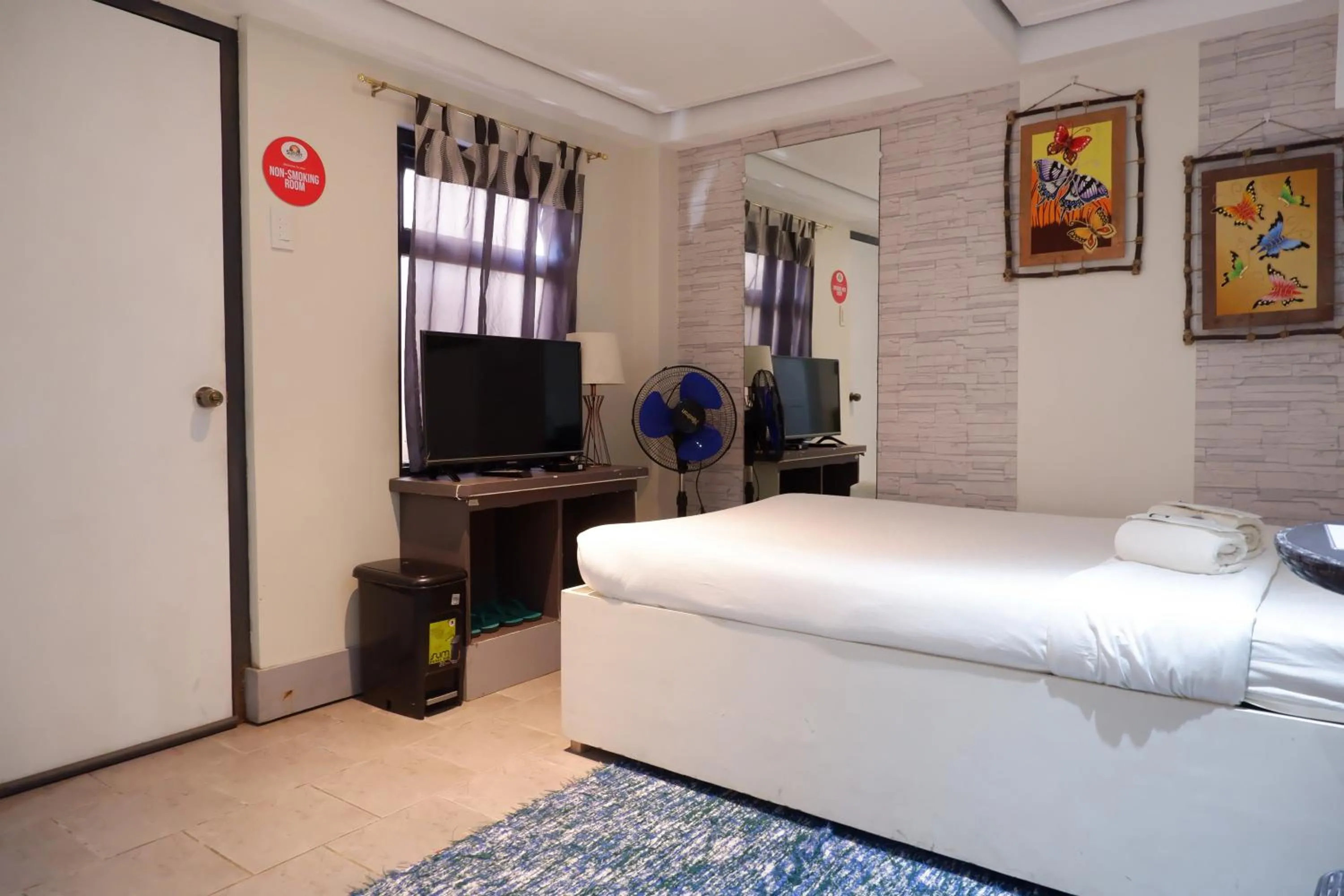 Bed in Sunset View Ridge Residences