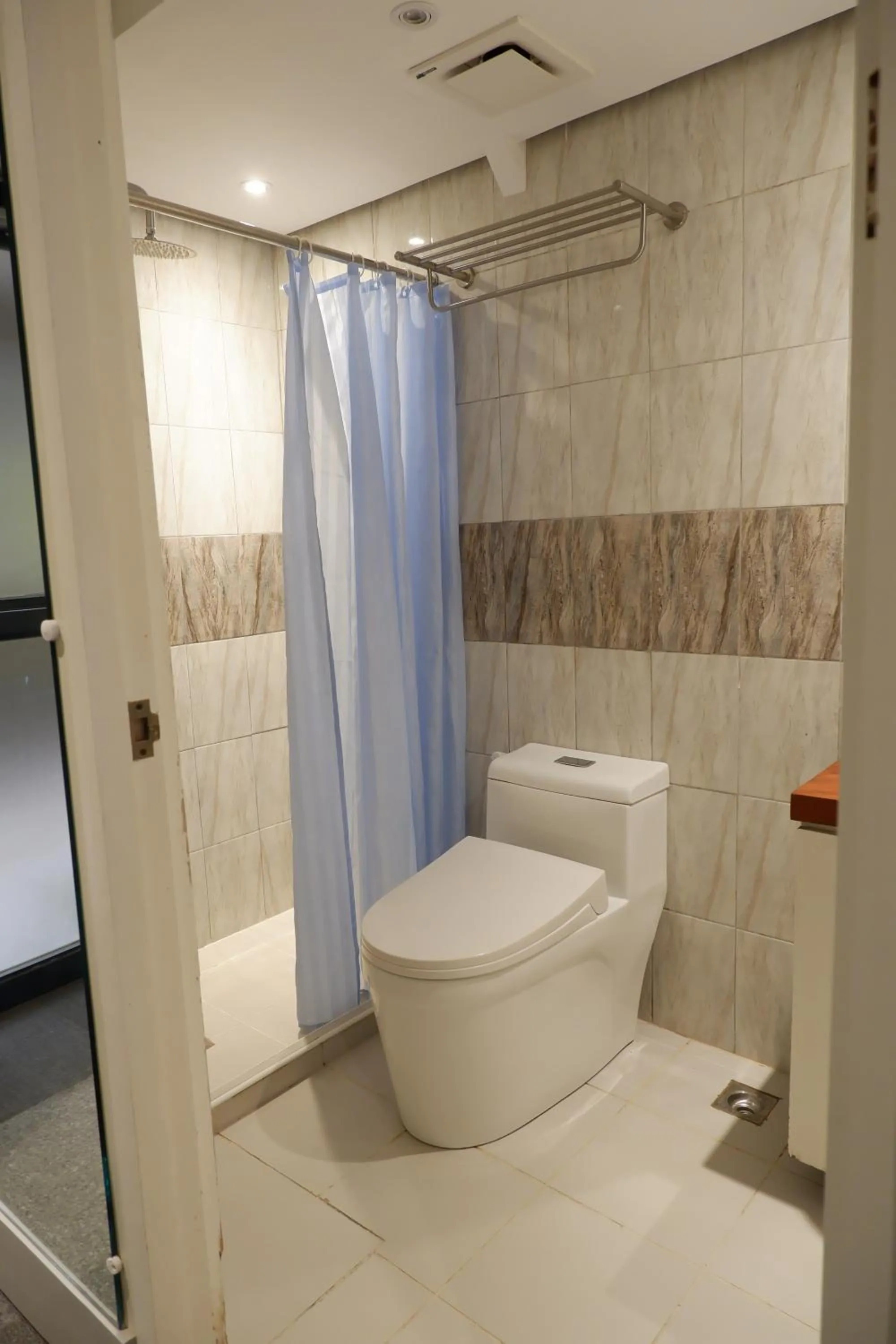 Shower in Sunset View Ridge Residences