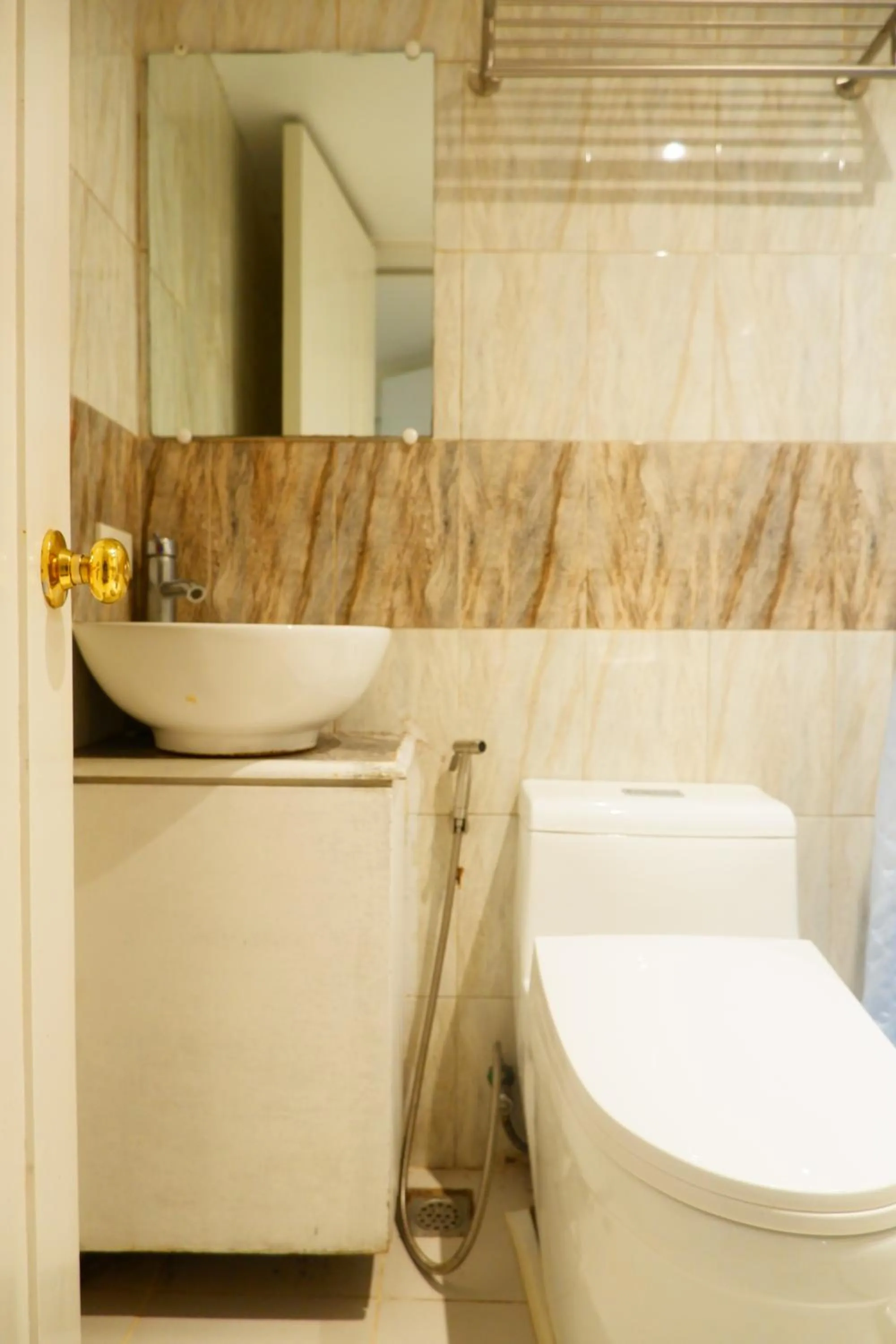 Toilet in Sunset View Ridge Residences