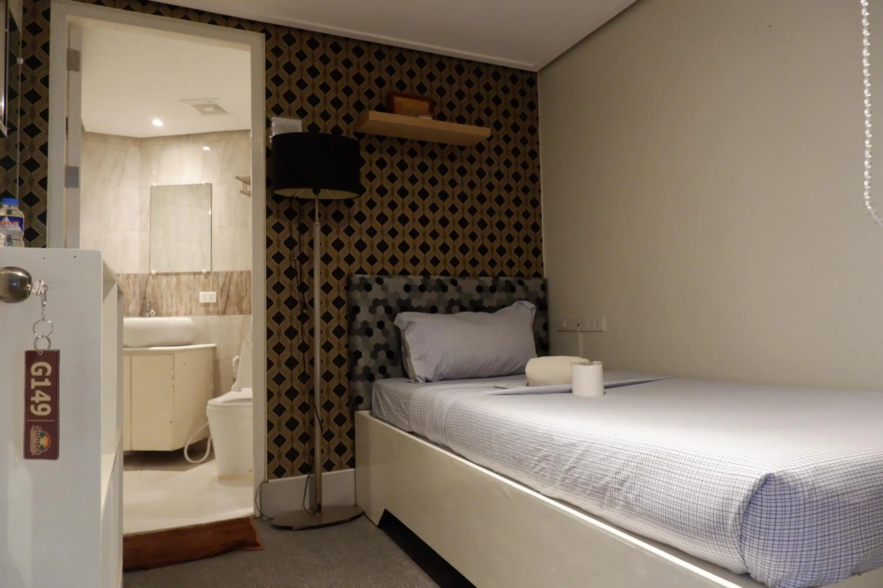 Bed in Sunset View Ridge Residences